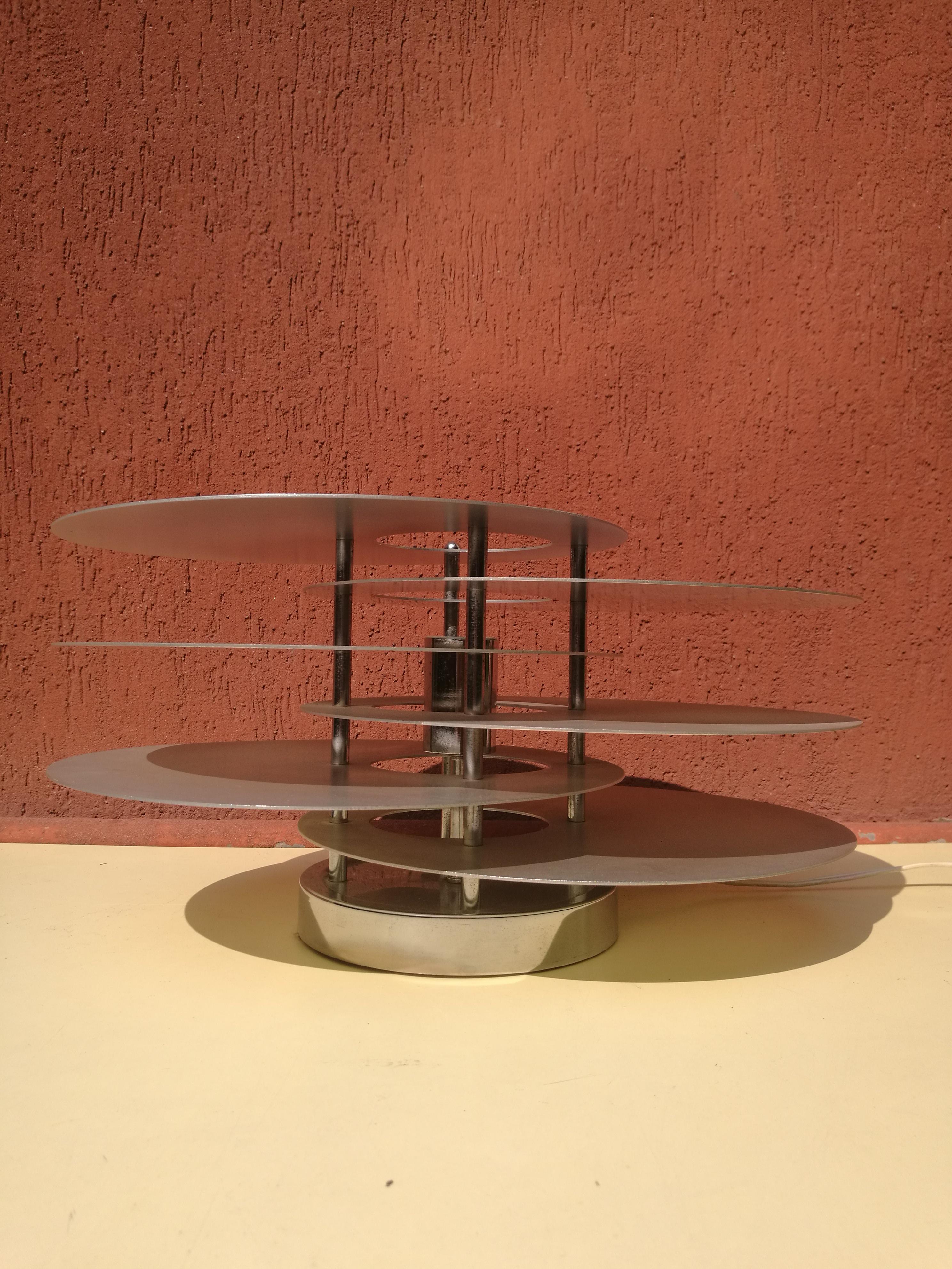 Decorative table lamp in aluminum frosted.
6 disc in aluminum create this amazing typical Space Age design and inventory
The lamp is from Italy design from 1960-1970 period.
This is VERY RARE! I just see one in my life some years ago and this today,