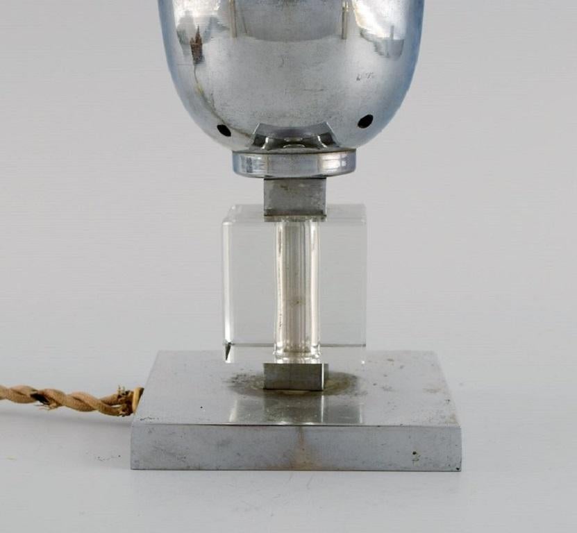 Français Lampe de bureau en aluminium et verre d'art transparent, design français, années 1940 en vente