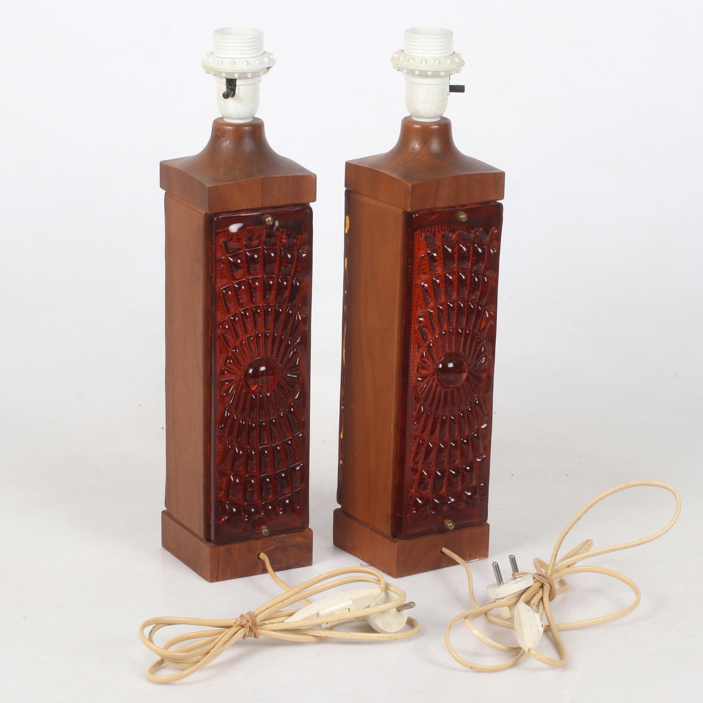Amber red cast glass and teak pair table lamp, Denmark, 1970s
Rare and unseen model.
Good condition.
2 pairs available. Price for 1 pair of table lamps without lampshades.