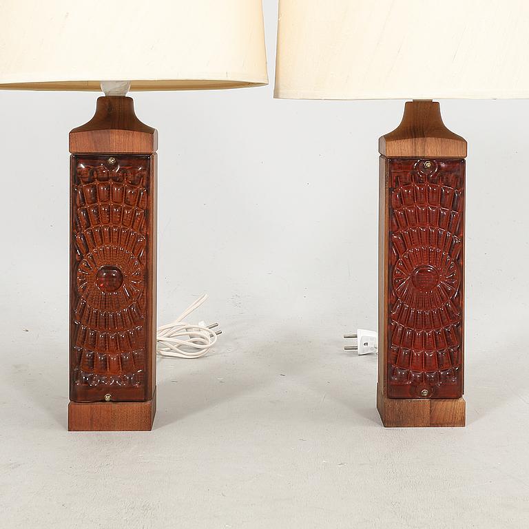 20th Century Table lamp in amber red Cast Glass and Teak a Pair, Sweden, 1970s For Sale