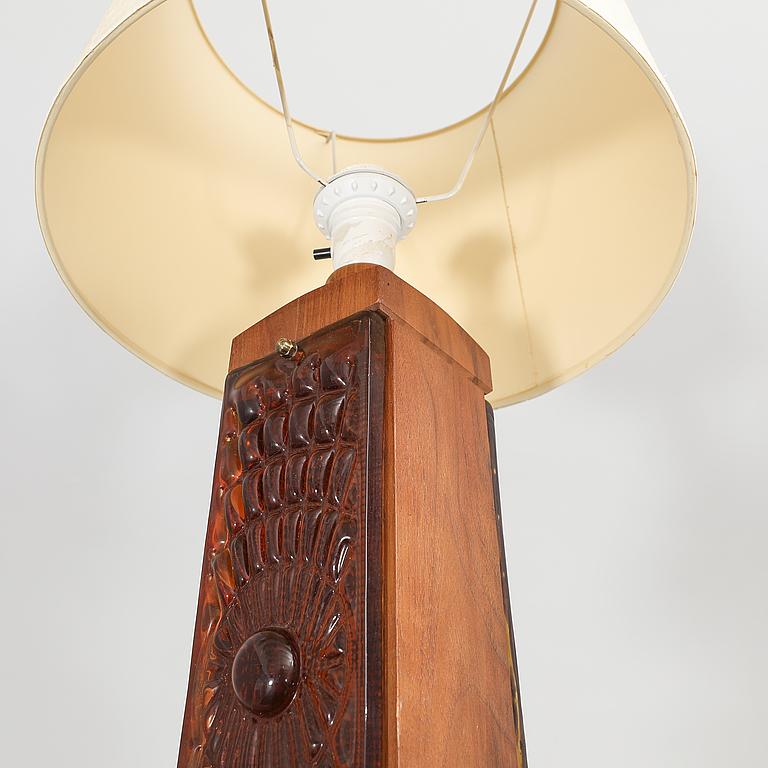 Table lamp in amber red Cast Glass and Teak a Pair, Sweden, 1970s For Sale 1