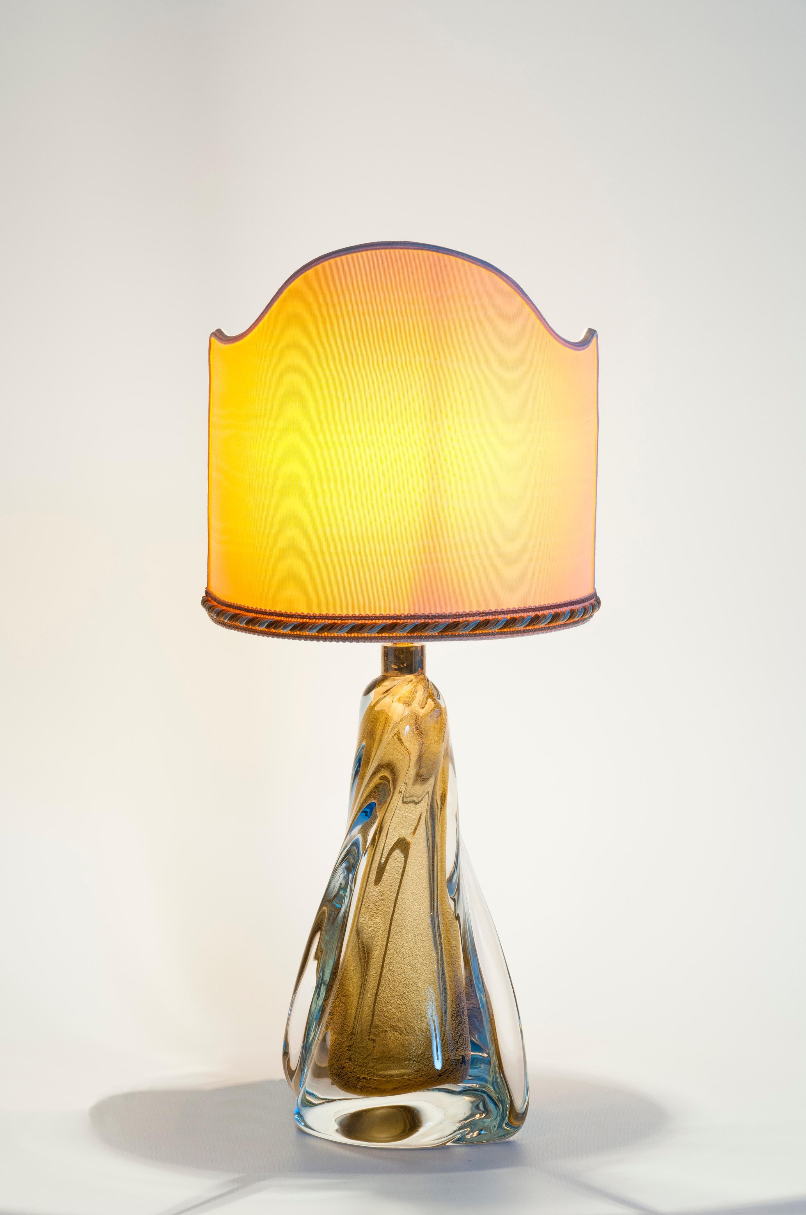 Massive Table Lamp in Artistic Murano Glass with Fan Shaped Gold body 1980s In Excellent Condition For Sale In Villaverla, IT