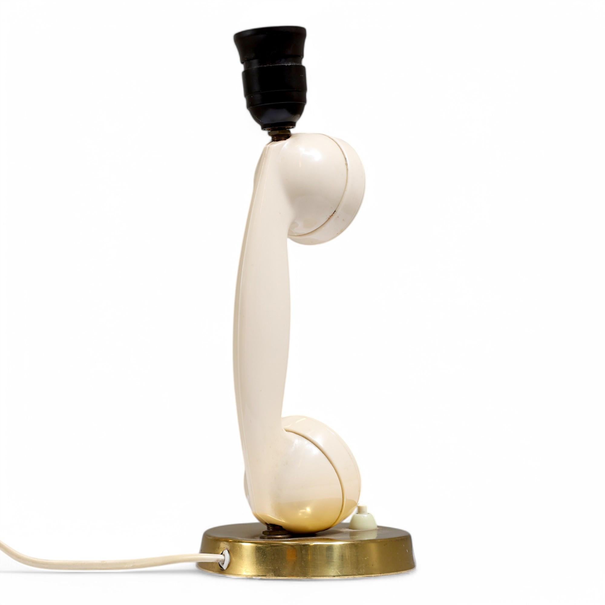Suédois Lampe de table en bakélite et laiton LM Ericsson DBH Suède 1940 en vente