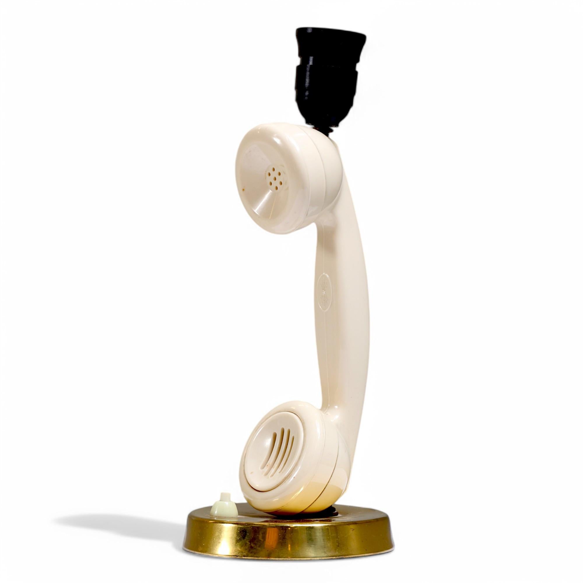 Lampe de table en bakélite et laiton LM Ericsson DBH Suède 1940 Bon état - En vente à Paris, FR