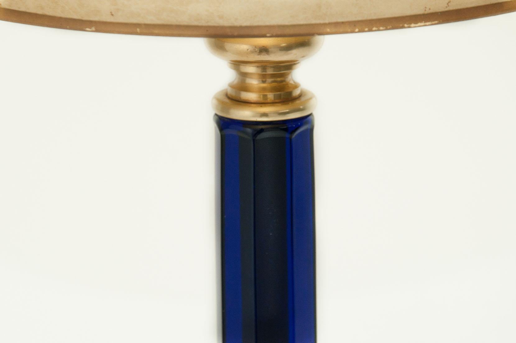 This lamp is feeting very well, with American classical decoration style. The diameter of the lamp only is 15cm, and the height with the shade is 80 cm. The blue of the item gives a sensation of deepness, and luxury. The lamp may be from Murano,