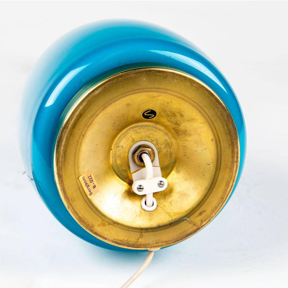 20ième siècle Lampe de table en verre opalin bleu Design : Svend Åge Holm Sørensen en vente
