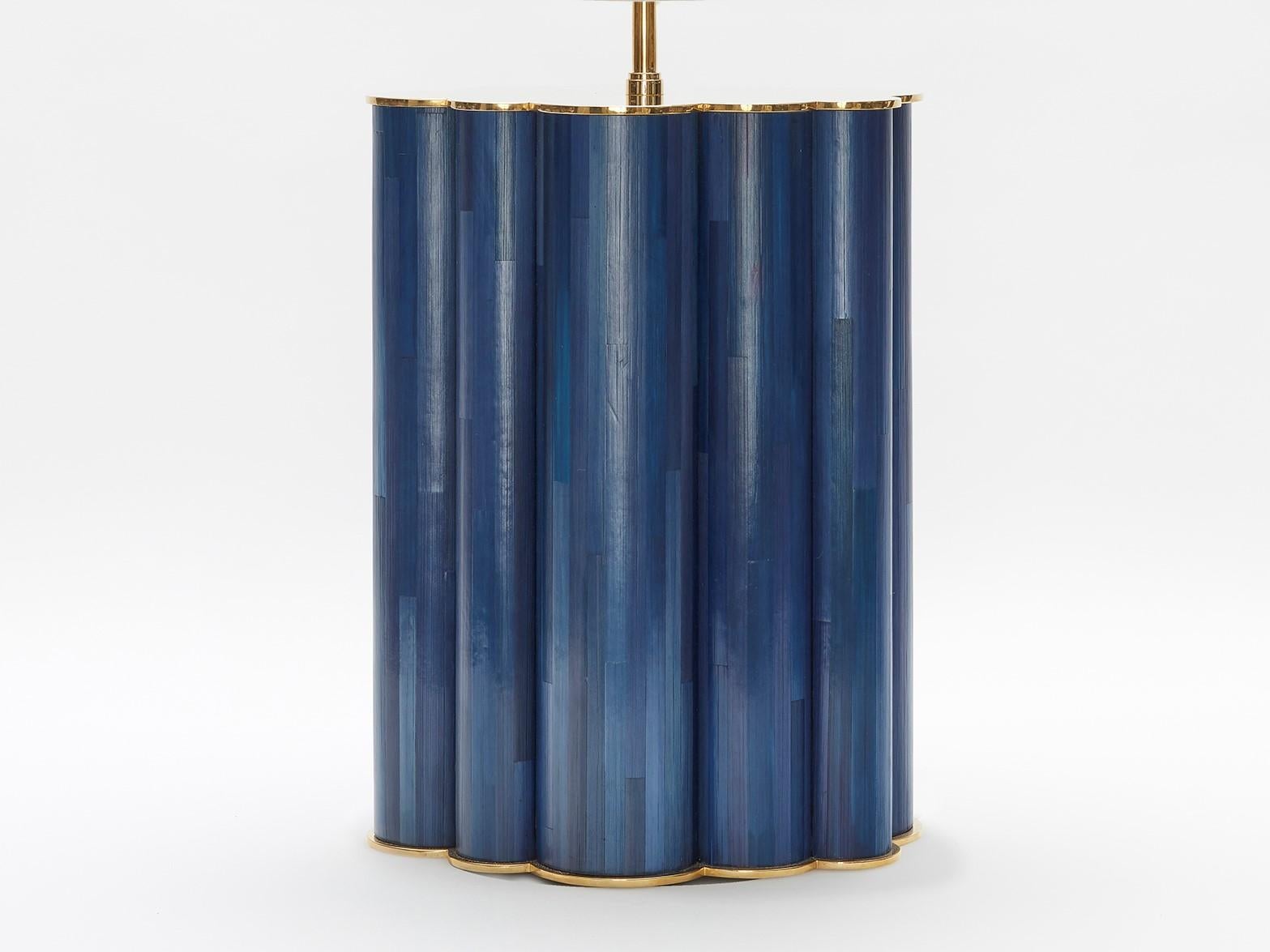 Art déco  Lampe de table en marqueterie de paille bleue ou brune fabriquée à la main au Royaume-Uni Contemporain en vente