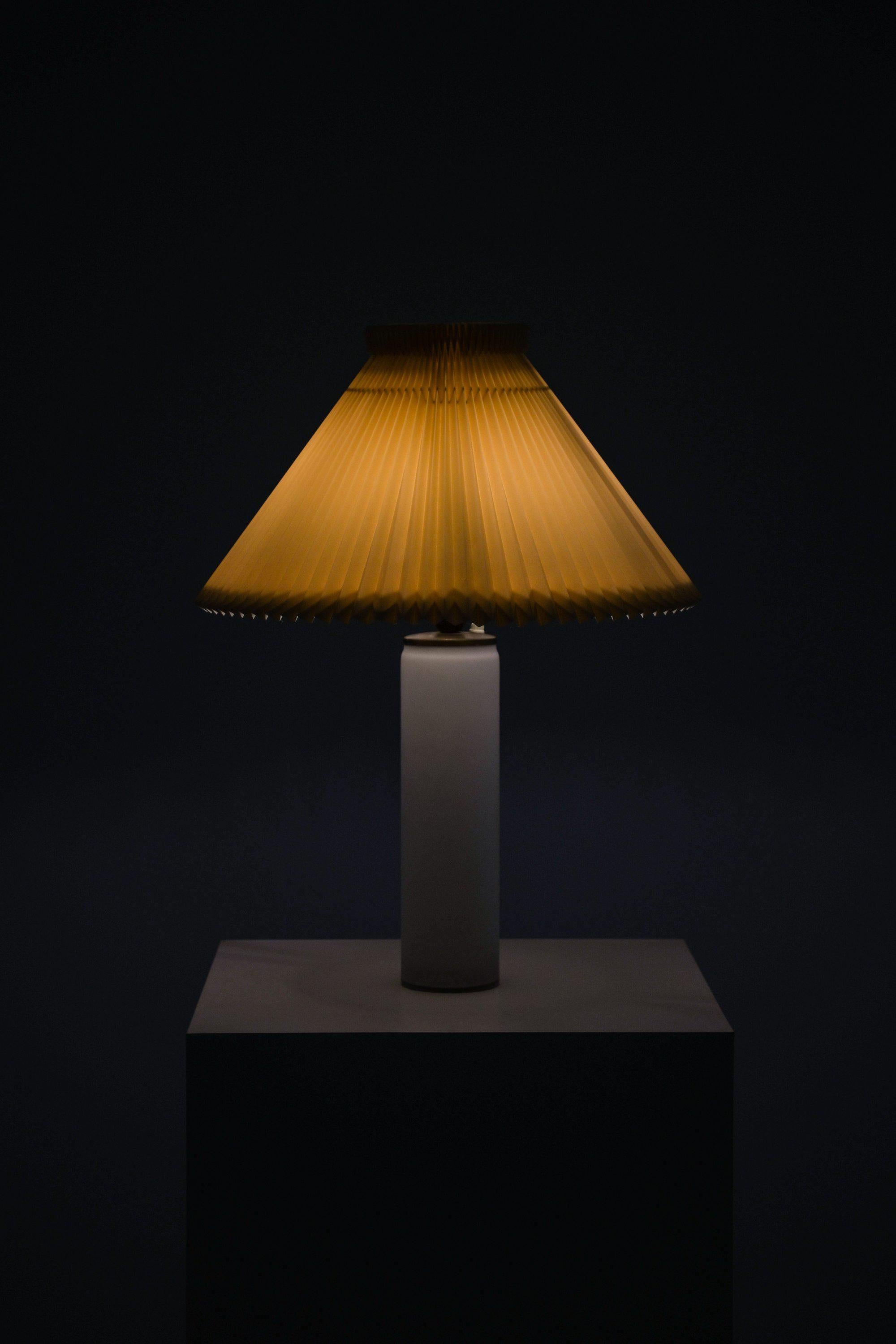 Swedish Table Lamp in Brass and Frosted Glass by Uno and Östen Kristiansson, 1960's For Sale