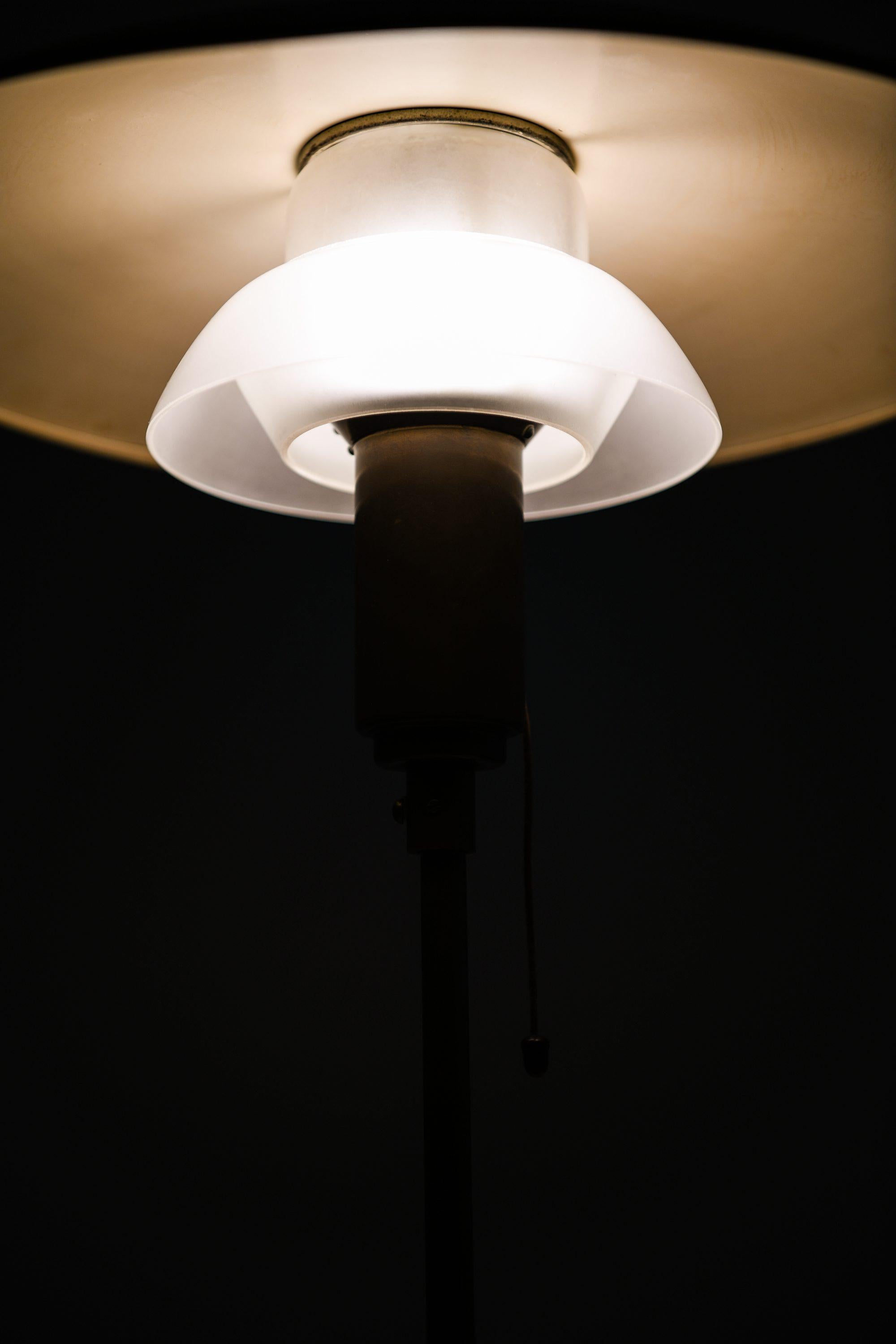 Ottone Lampada da tavolo in ottone e vetro, anni '50 in vendita