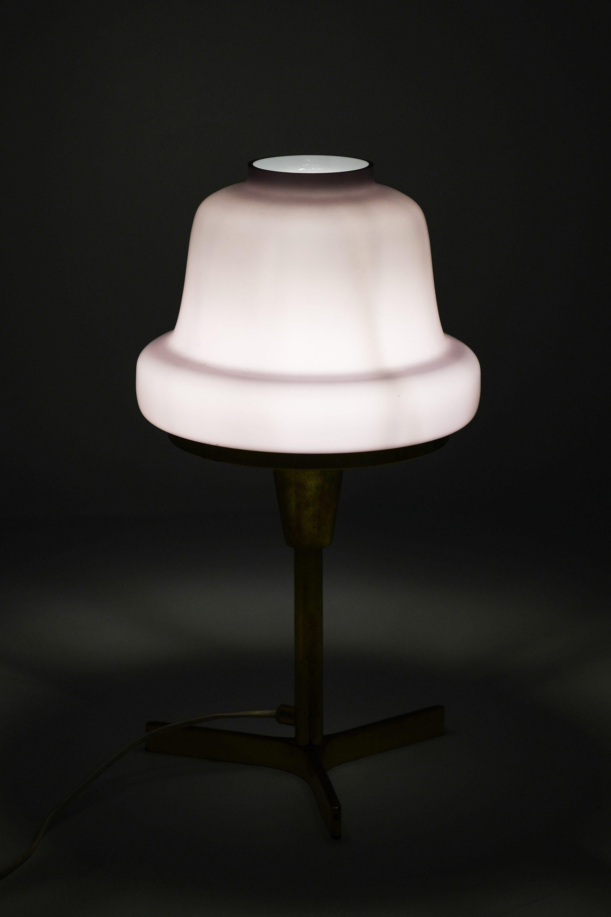 Table Lamp in Brass and Glass by Hans-Agne Jakobsson, 1950's

Additional Information:
Material: Brass, glass
Style: Mid century, Scandinavian
Rare table lamp model B-125
Produced by Hans-Agne Jakobsson AB in Markaryd, Sweden
Dimensions (W x D x H):