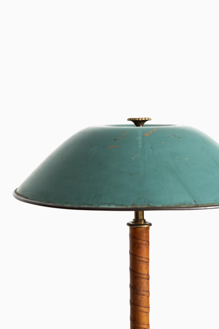 Swedish Table Lamp in Brass and Leather Produced by Nordiska Kompaniet in Sweden For Sale