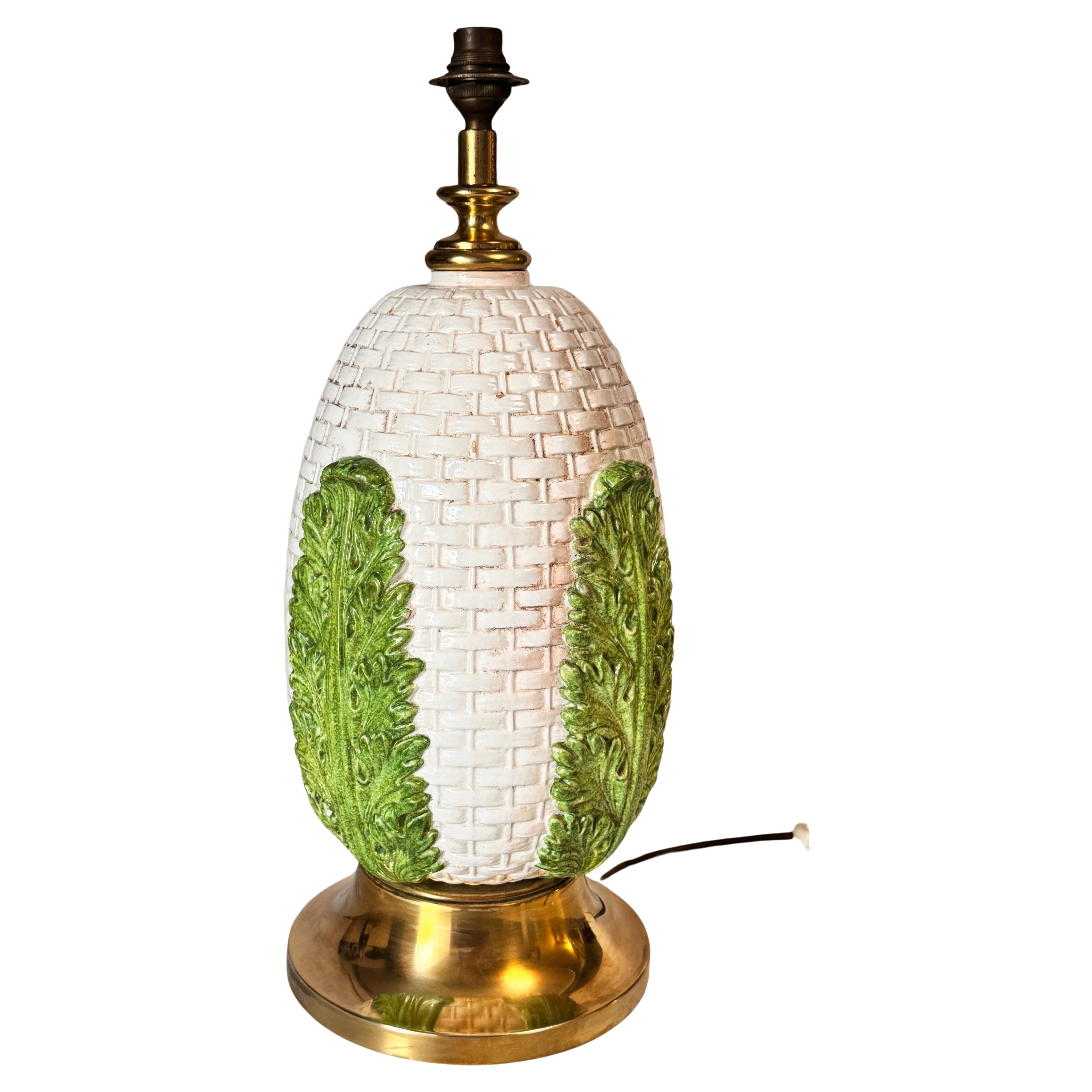 Lampe de table en céramique ancienne patinée de couleur verte et blanche France 1970 

L'ADAPTATEUR POUR LES PRISES AMÉRICAINES SERA FOURNI GRATUITEMENT AUX ACHETEURS AMÉRICAINS
L'abat-jour n'est pas fourni