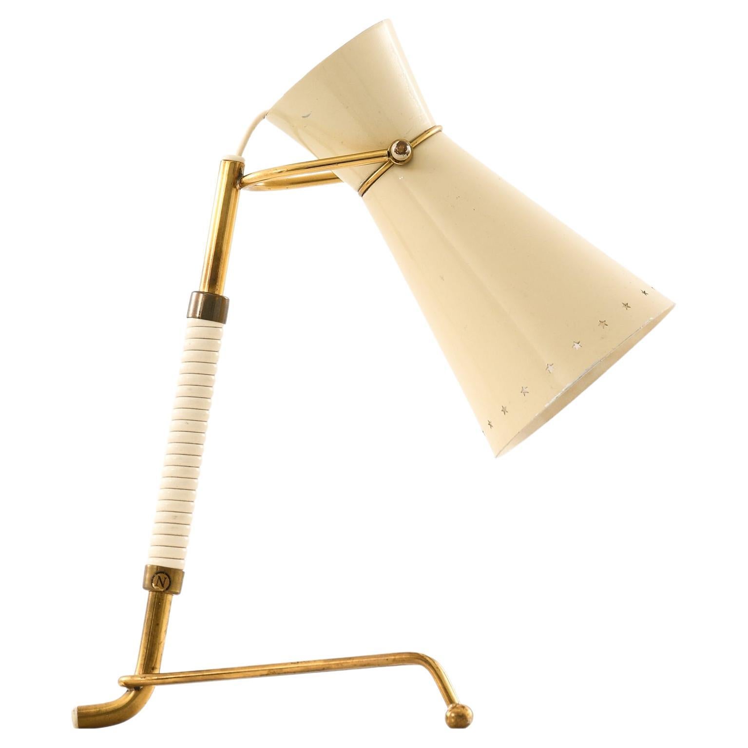 Tischlampe aus Messing und original lackiertem Metall, 1950er Jahre im Angebot