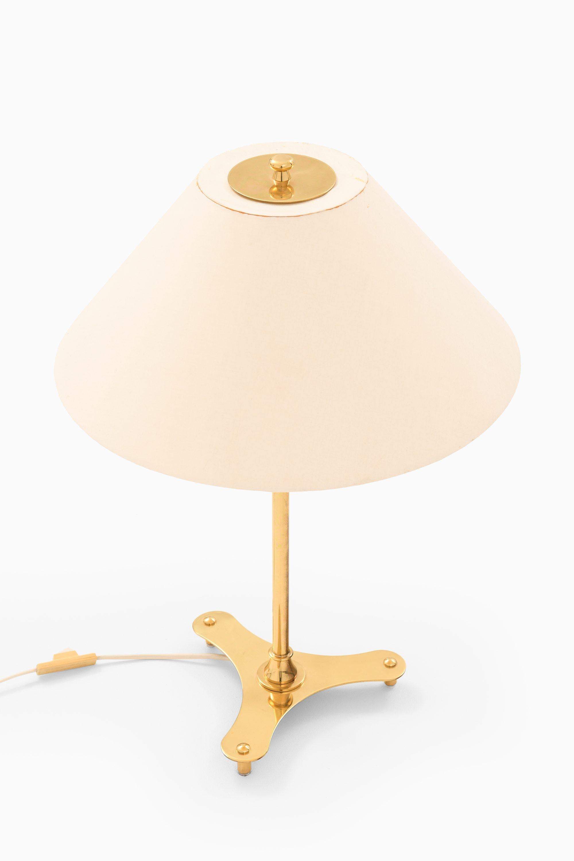 Table Lamp in Brass and Original Lamp Shade by Josef Frank, 1960's

Additional Information:
Material: Brass and original lamp shade
Style: Mid century, Scandinavian
Rare table lamp model 2467
Produced by Svenskt Tenn in Sweden
Dimensions (W x D x