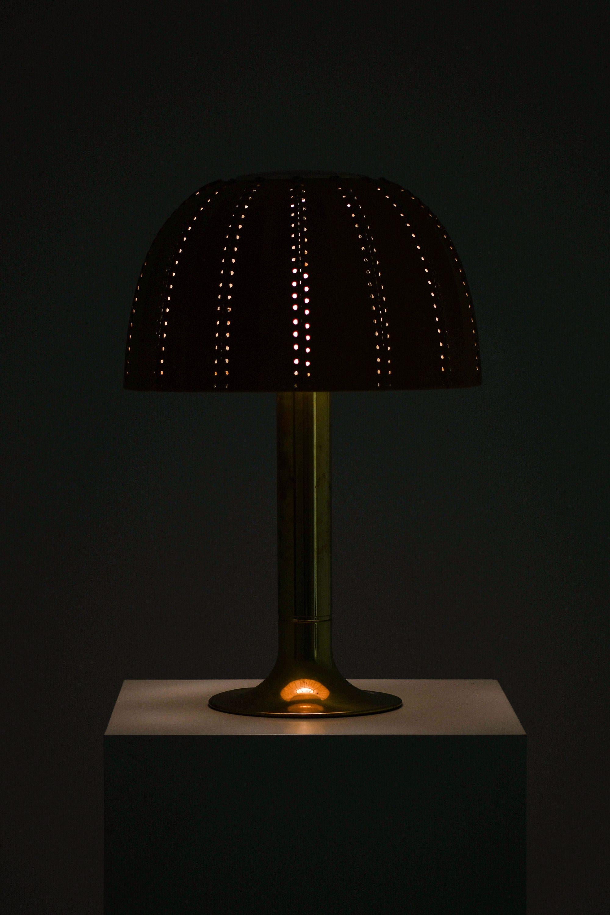 Table Lamp in Brass and Original Leather Lamp Shade by Hans-Agne Jakobsson, 1963

Additional Information:
Material: Brass and original leather lamp shade
Style: Mid century, Scandinavia
Rare table lamp model B-204/31 Carolin
Produced by Hans-Agne