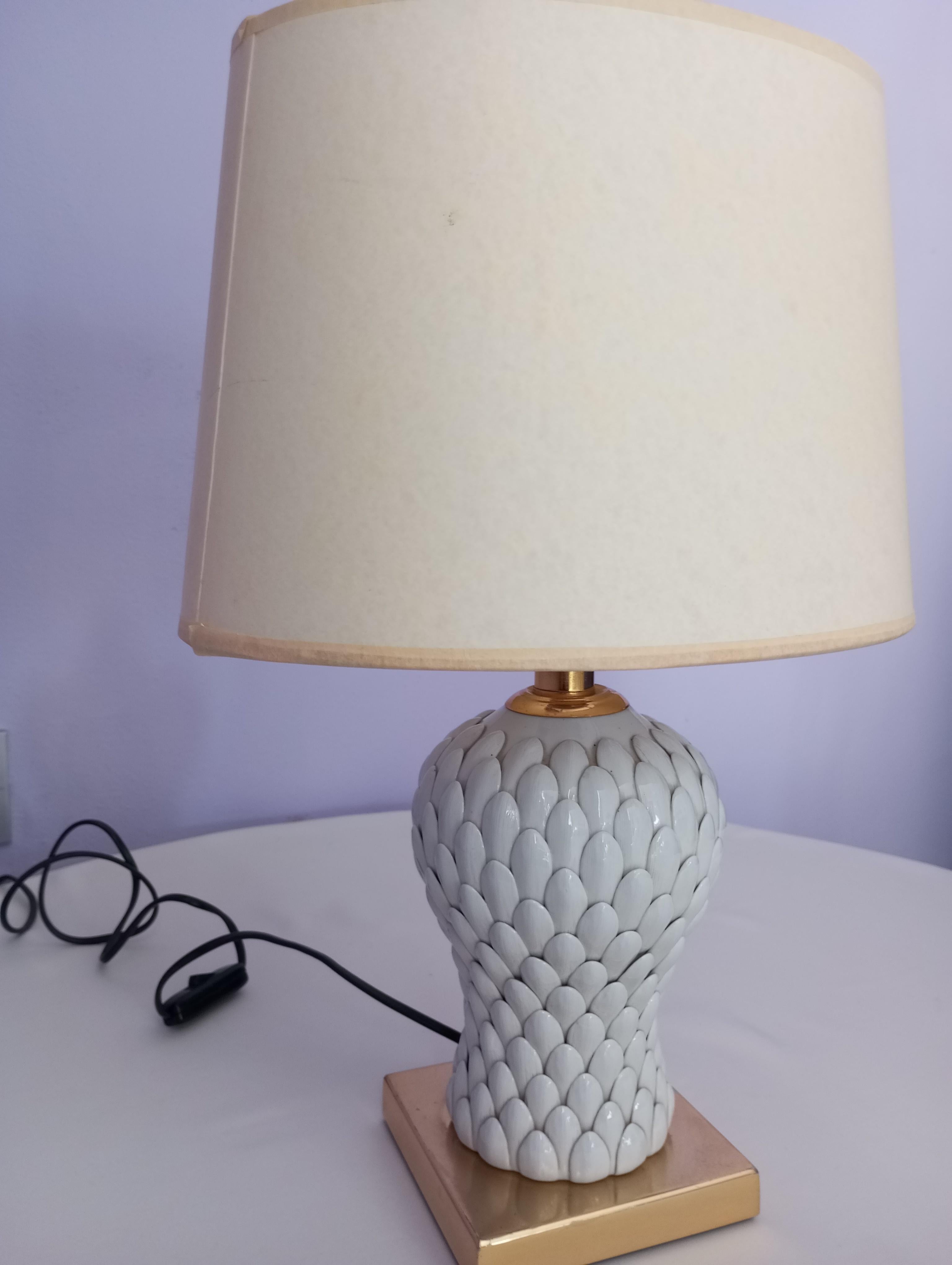 Late 20th Century Table lamp in brass and porcelain attributed to Tommaso Barbi, 1980s. For Sale
