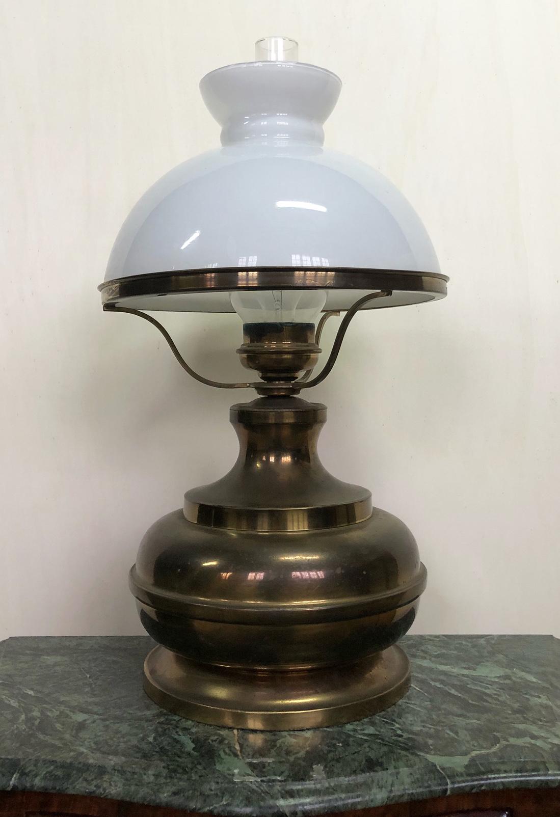 Table Lamp in Brass and White Glass, Original Italian For Sale 4