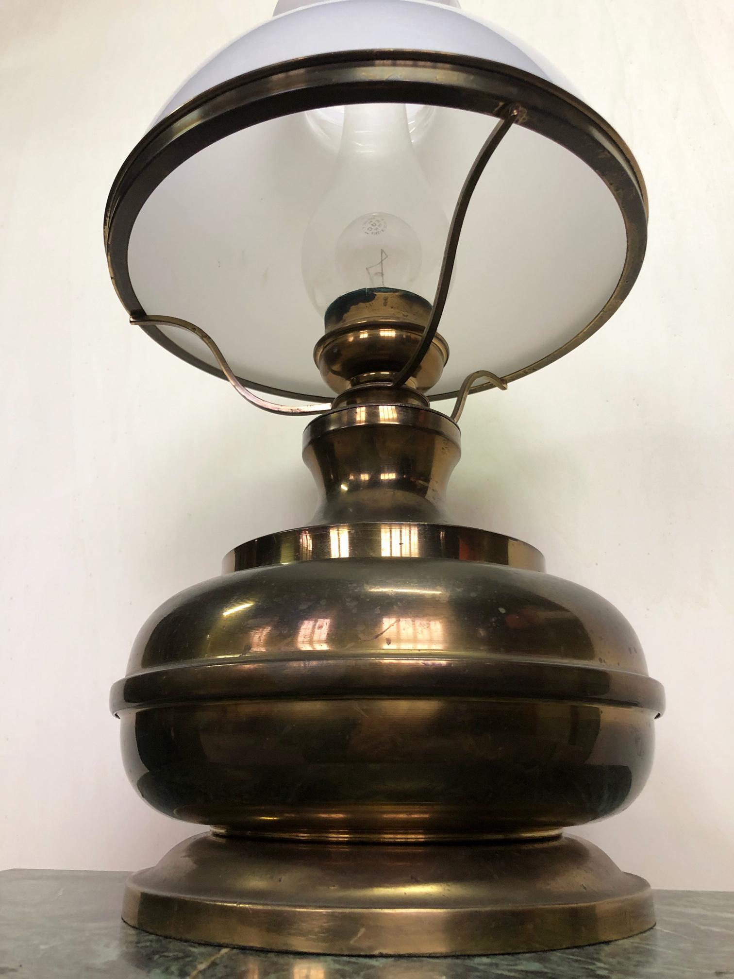 Table Lamp in Brass and White Glass, Original Italian For Sale 5
