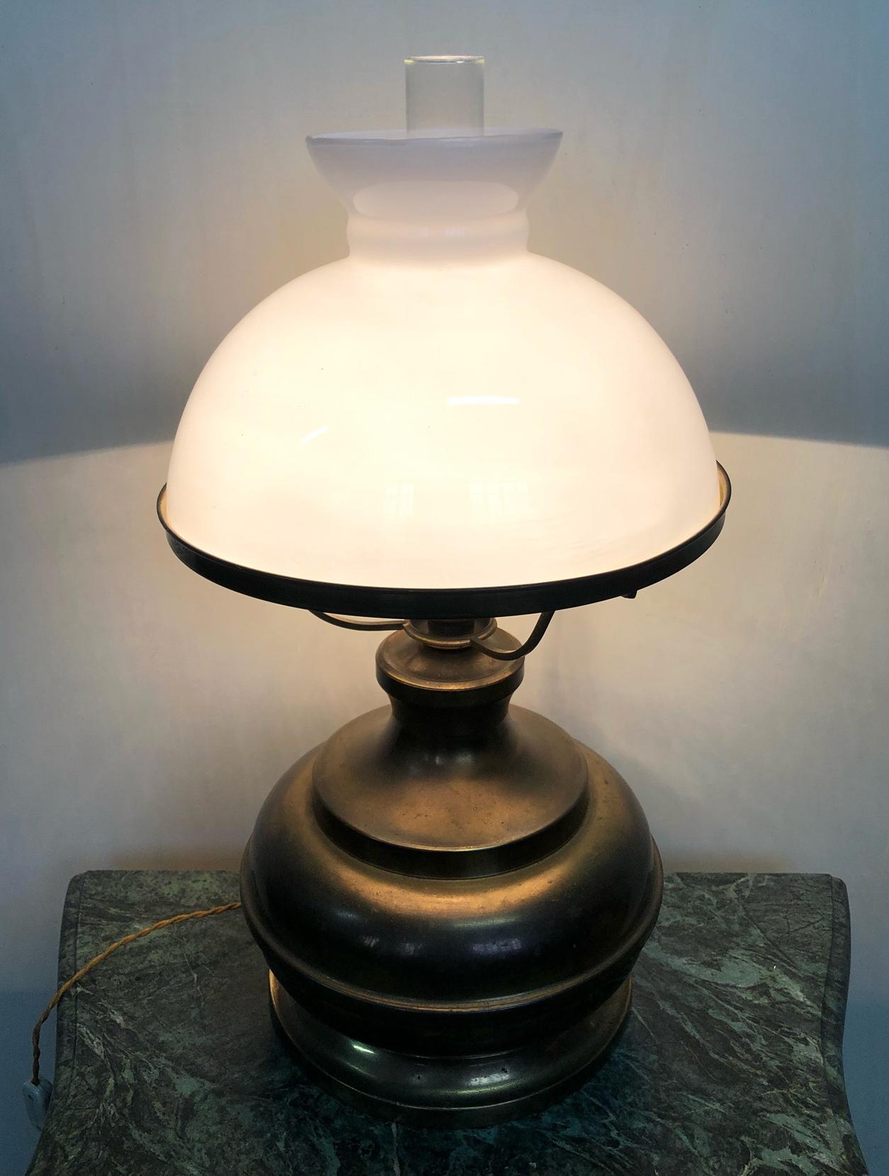 Table lamp in brass and white glass, original Italian from 1960.
The type of attack of the bulbs is type E27.
If the voltage in your country is not 220V I suggest you ask your electrician and installer if you can use an adapter or a transformer to