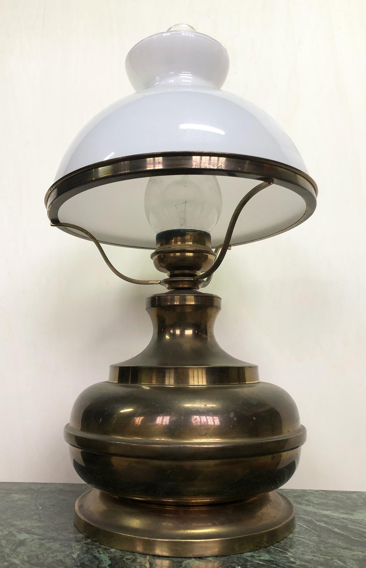 Table Lamp in Brass and White Glass, Original Italian For Sale 1