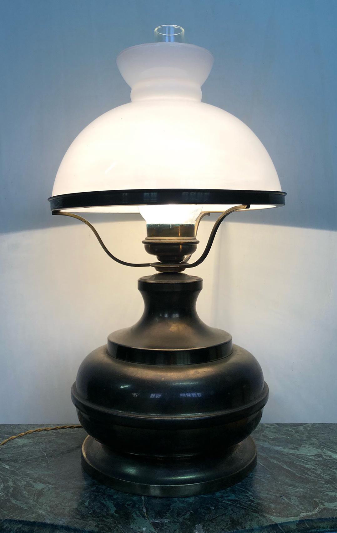 Table Lamp in Brass and White Glass, Original Italian For Sale 3