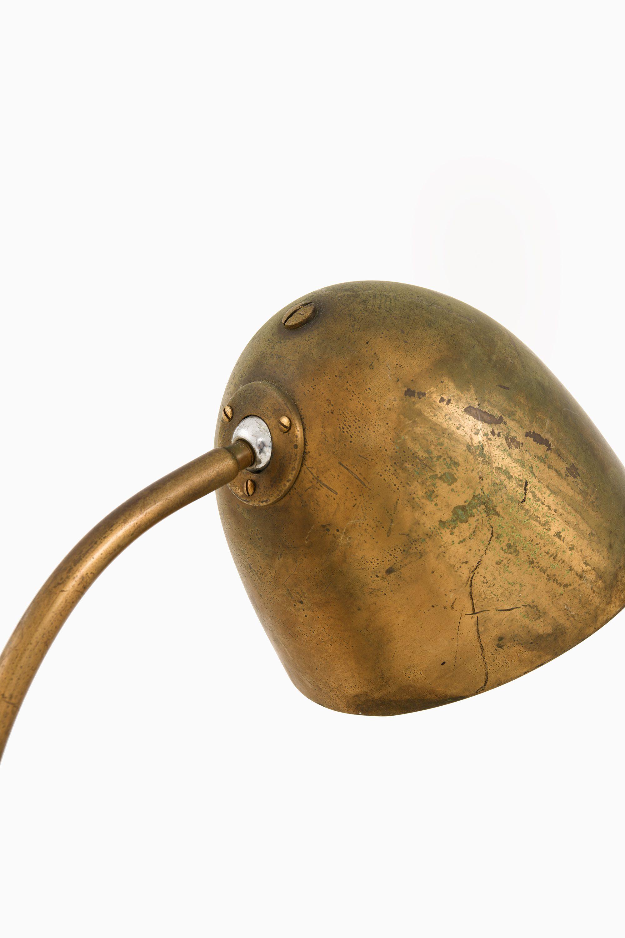 Table Lamp in Brass Attributed To Vilhelm Lauritzen, 1950’s

Additional Information:
Material: Brass
Style: Mid century, Scandinavia
Produced in Denmark
Dimensions (W x D x H): 16 x 32 x 38 cm
Condition: Good vintage condition, with heavy signs of