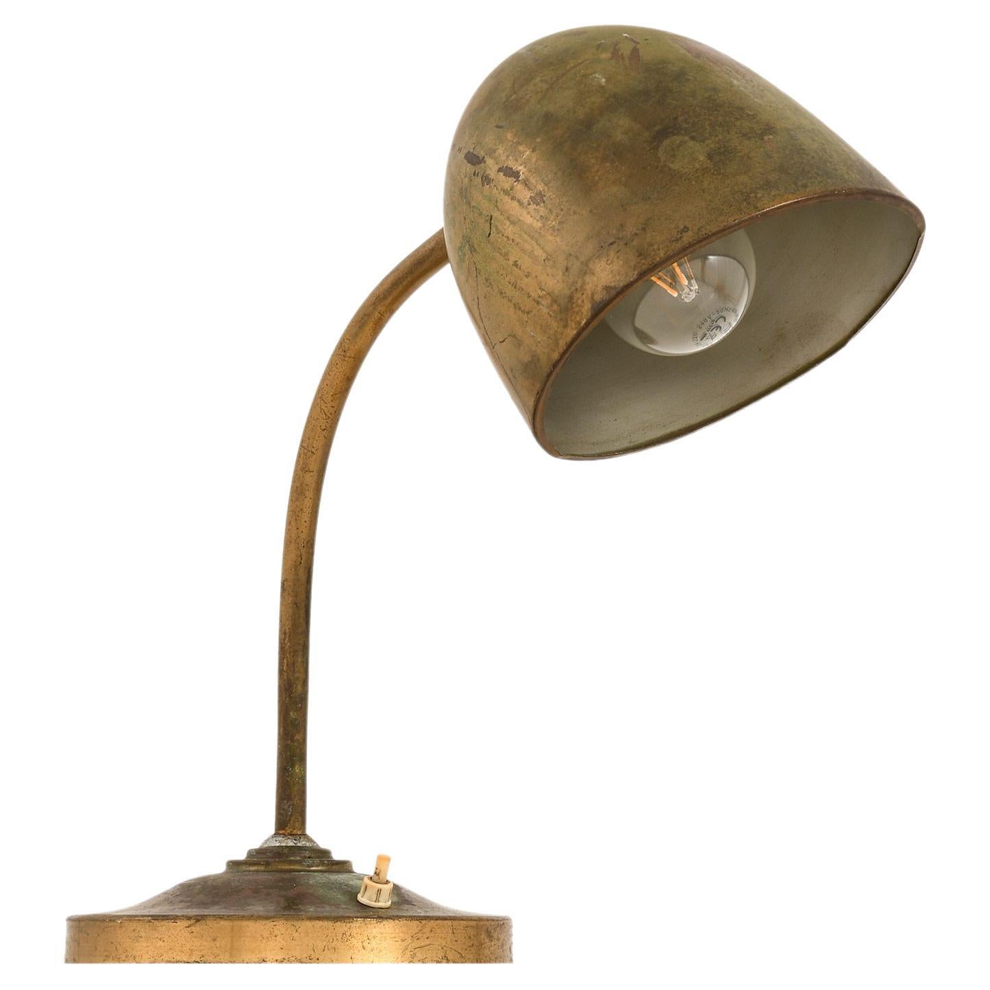 Lampe de table en laiton attribuée à Vilhelm Lauritzen, années 1950