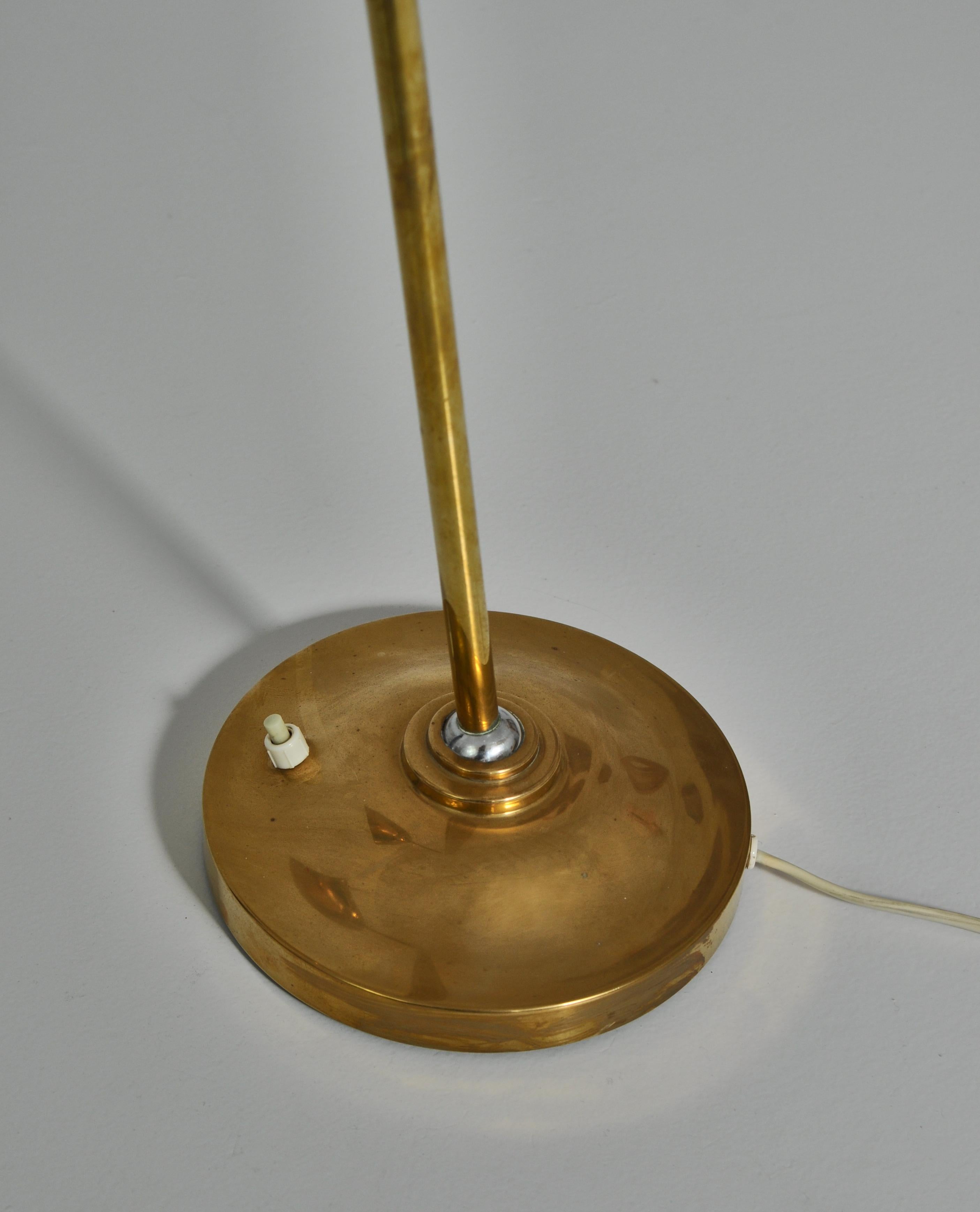 Table Lamp in Brass by Vilhelm Lauritzen for Fog & Mørup, 1940s 6