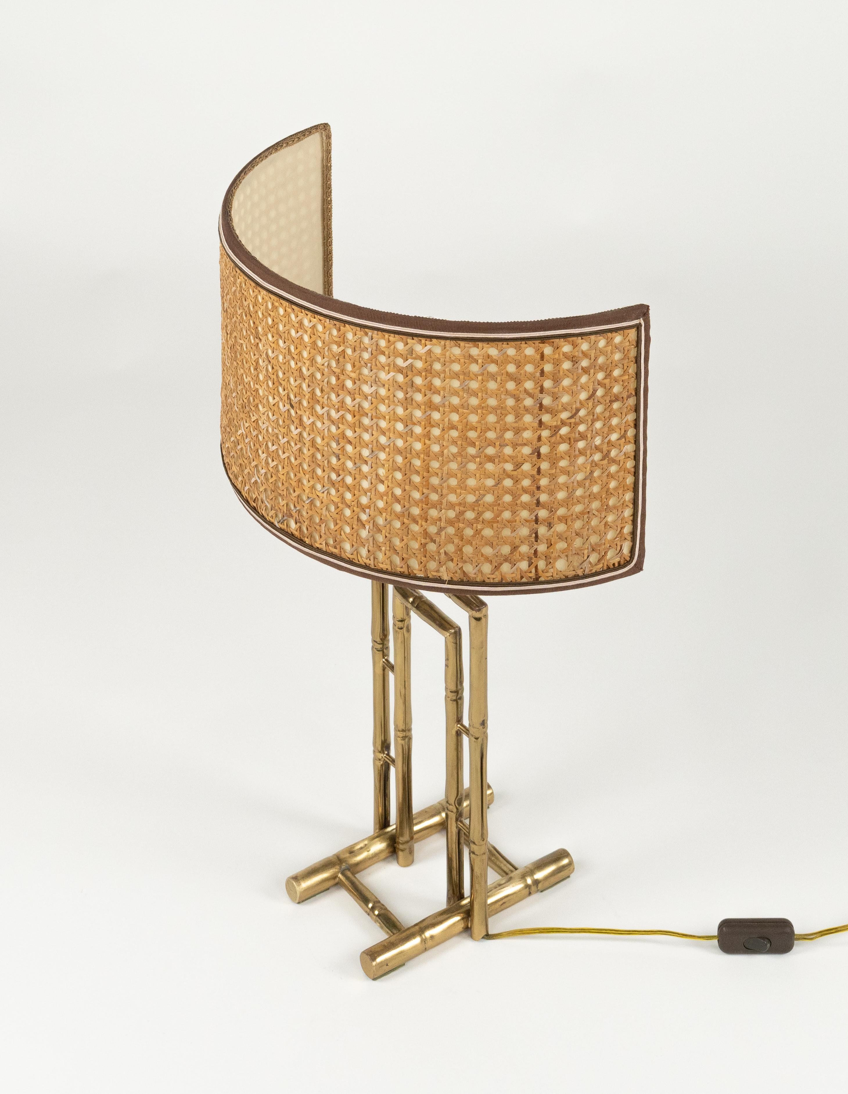 Mid-Century Modern Lampe de table en laiton, faux bambou et rotin, style Maison Baguès, Italie, années 1960 en vente