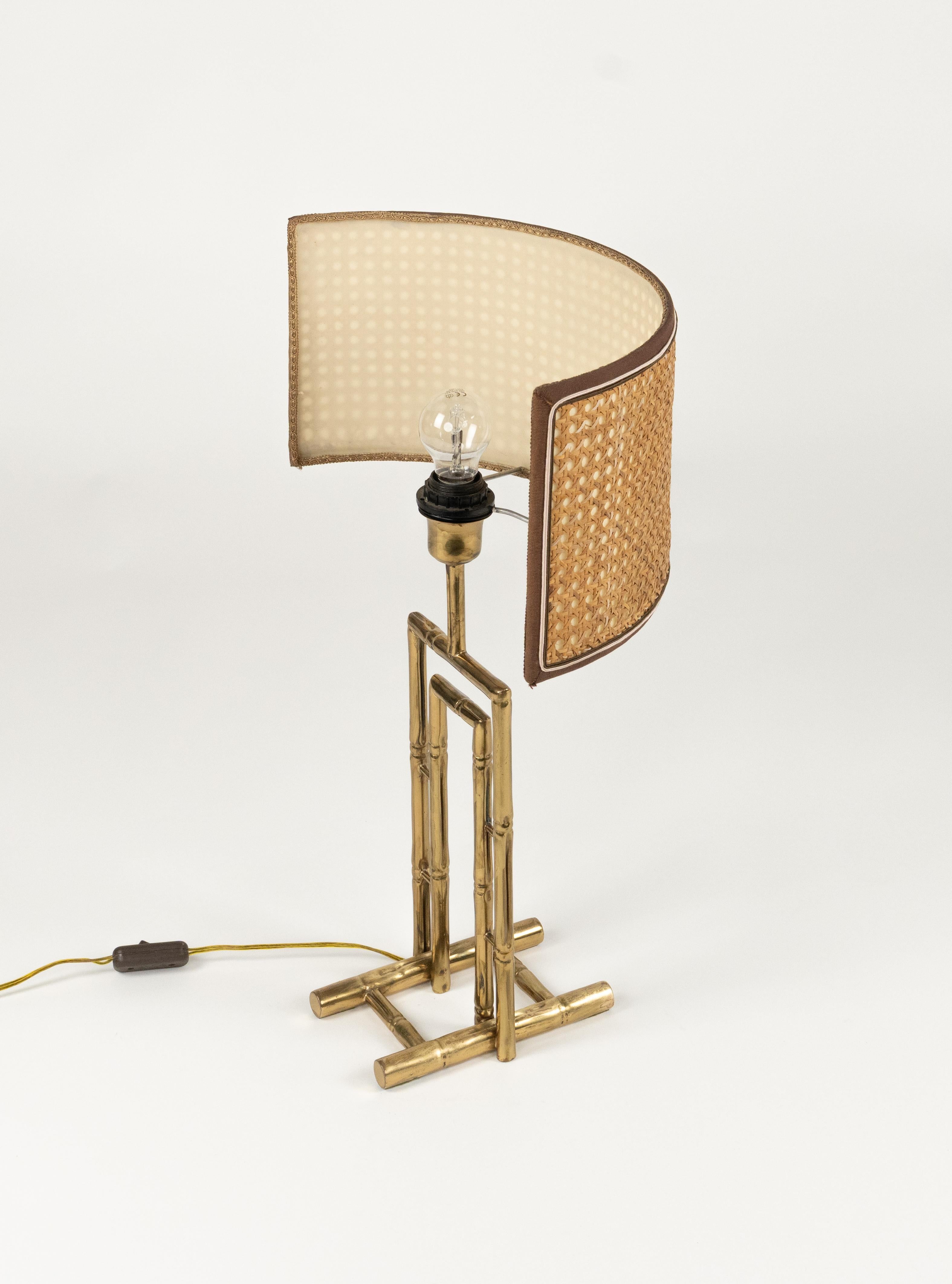 italien Lampe de table en laiton, faux bambou et rotin, style Maison Baguès, Italie, années 1960 en vente
