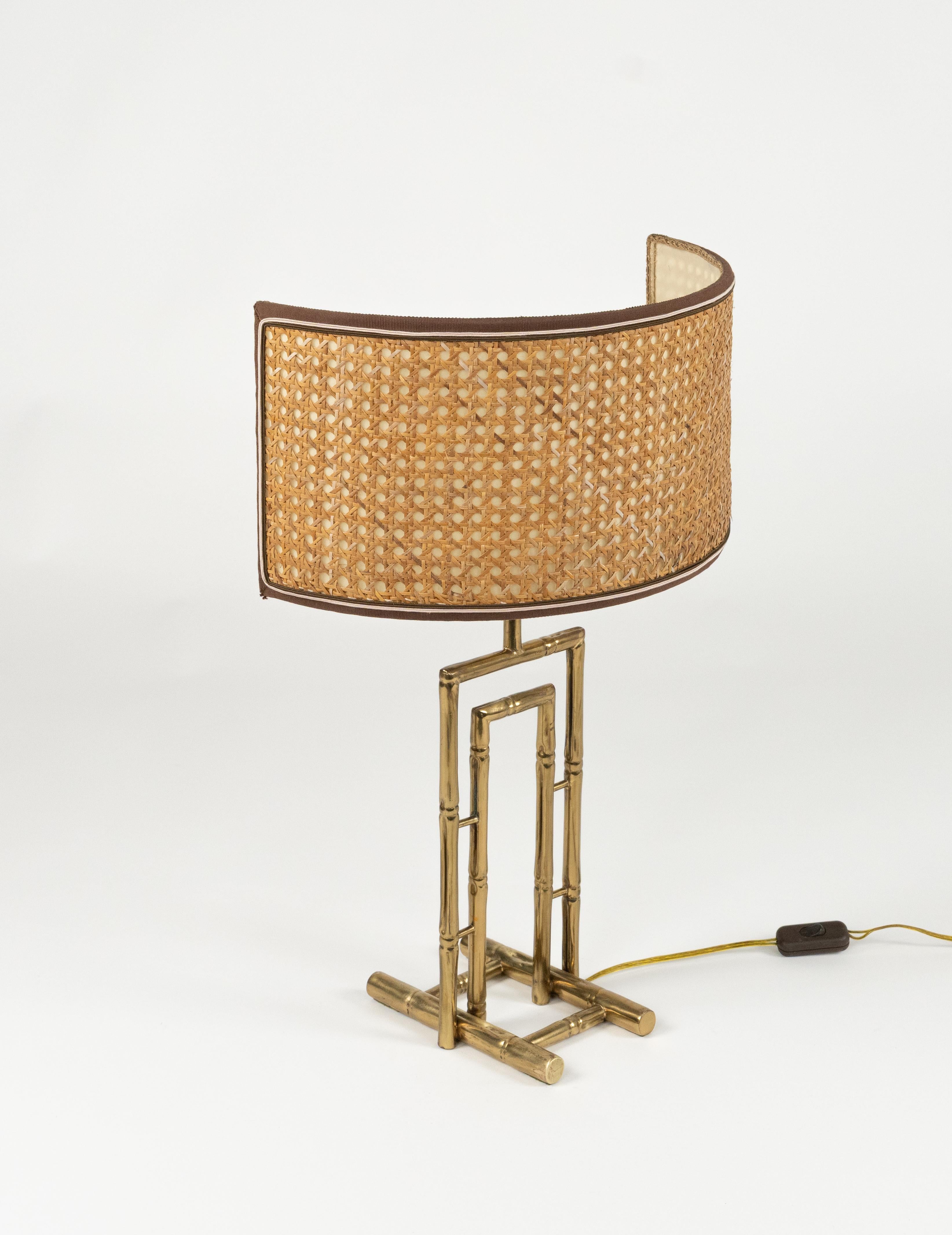 Lampe de table en laiton, faux bambou et rotin, style Maison Baguès, Italie, années 1960 Bon état - En vente à Rome, IT