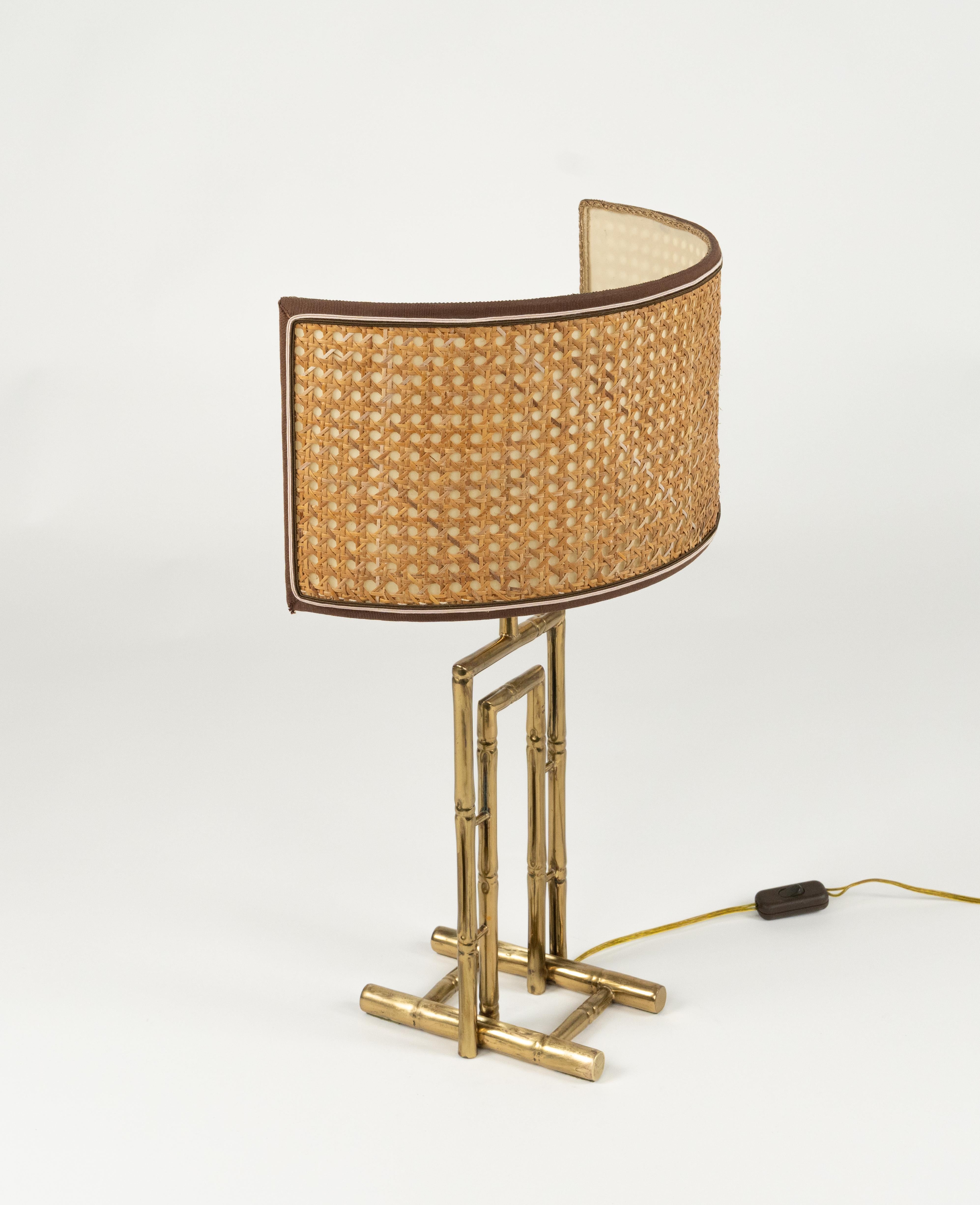 Lampe de table en laiton, faux bambou et rotin, style Maison Baguès, Italie, années 1960 en vente 1