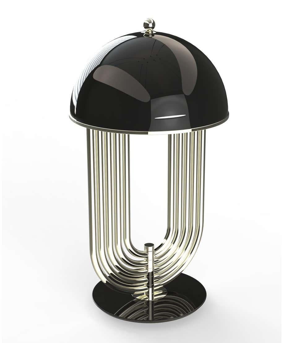 Européen Lampe de table en laiton en vente