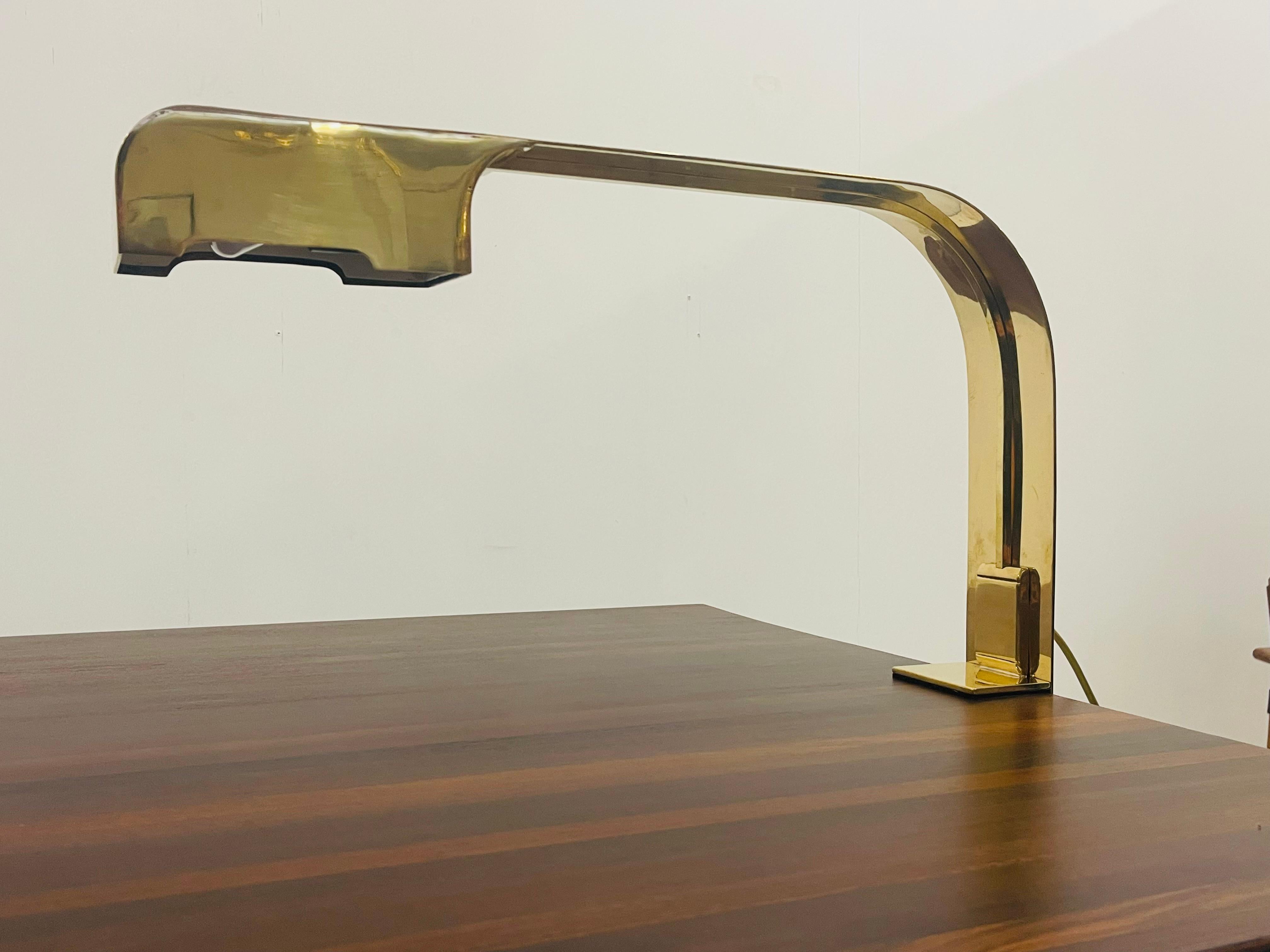 20ième siècle Lampe de table en laiton en vente