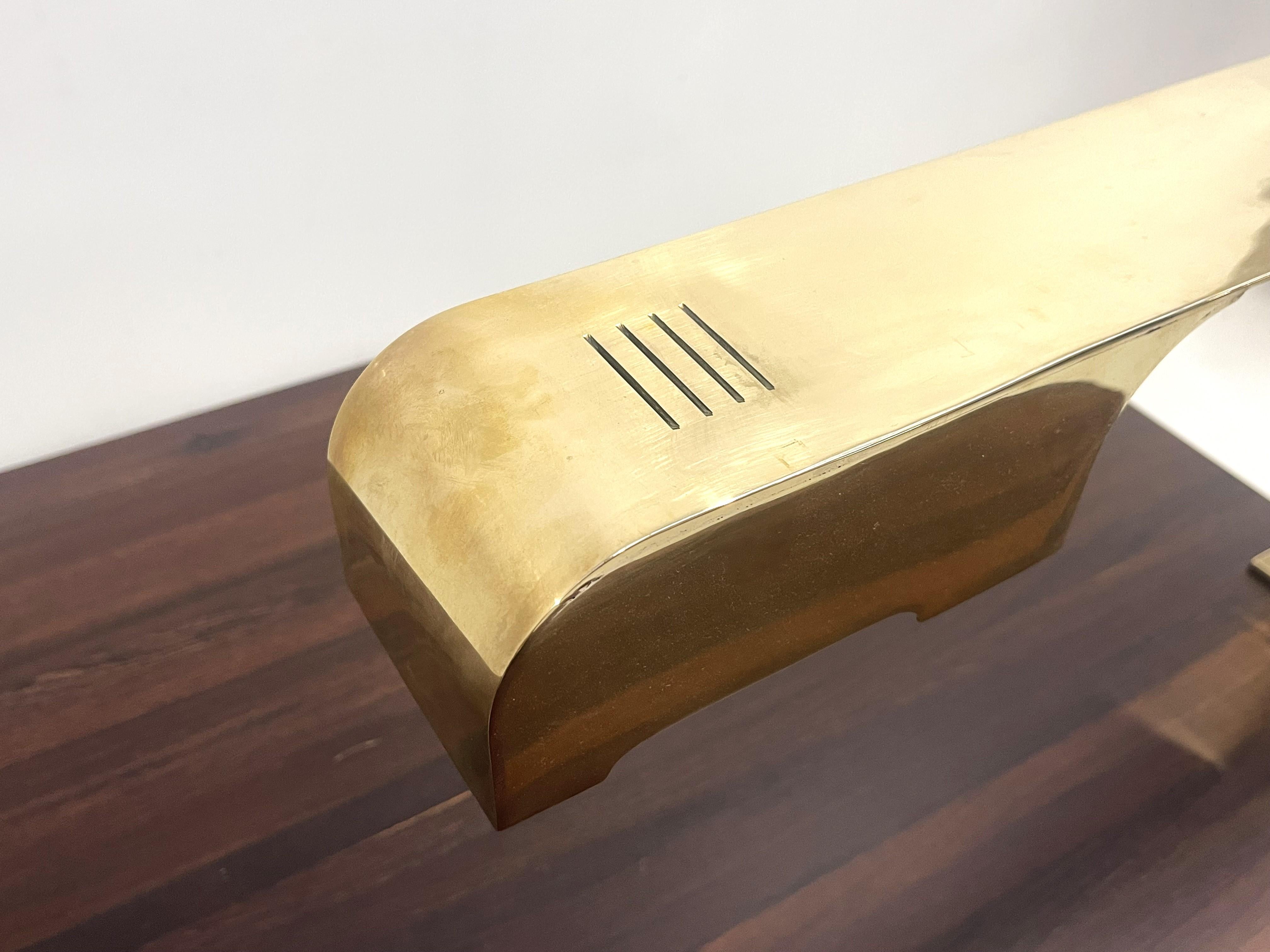 Laiton Lampe de table en laiton en vente