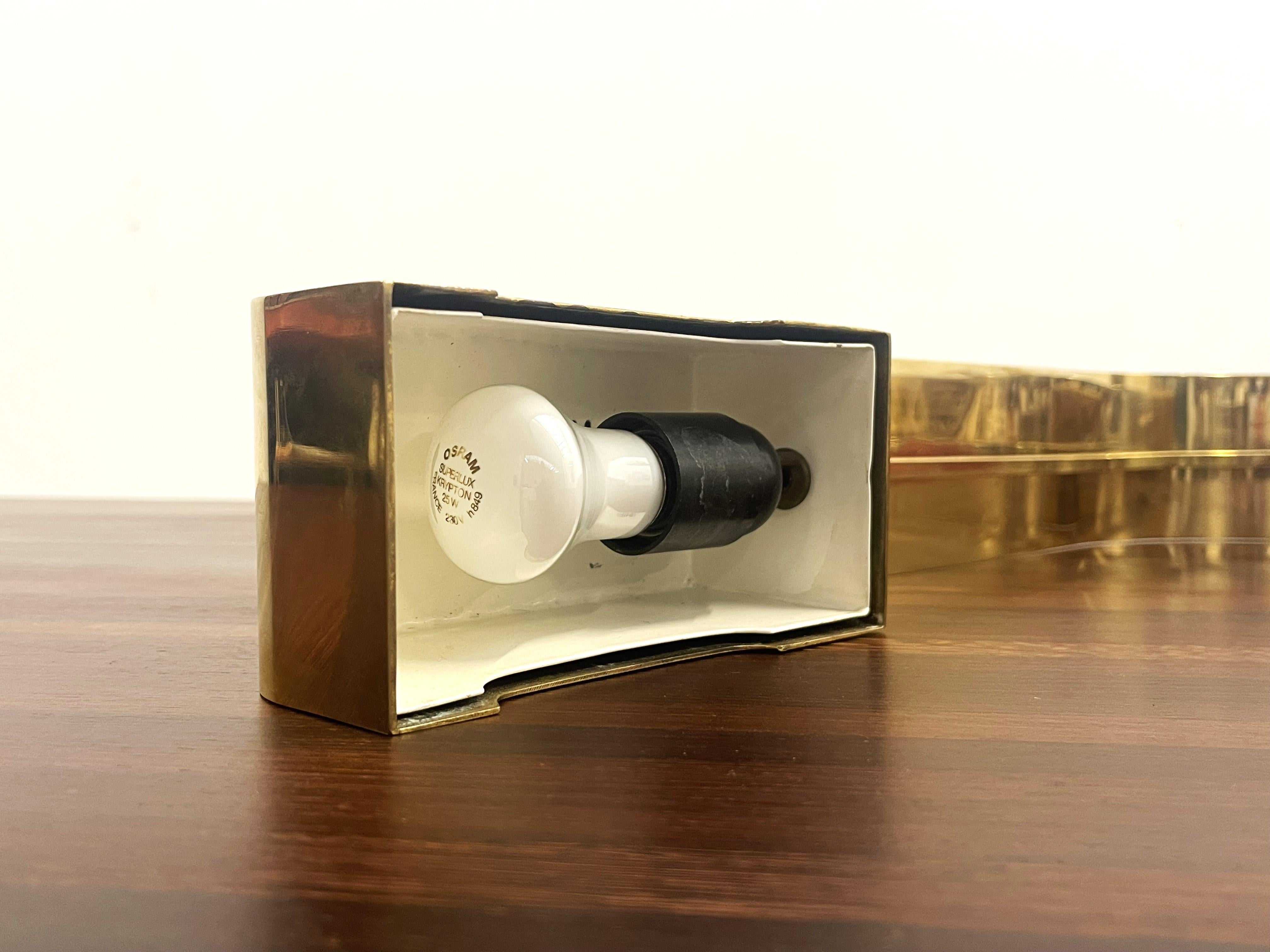 Lampe de table en laiton en vente 1