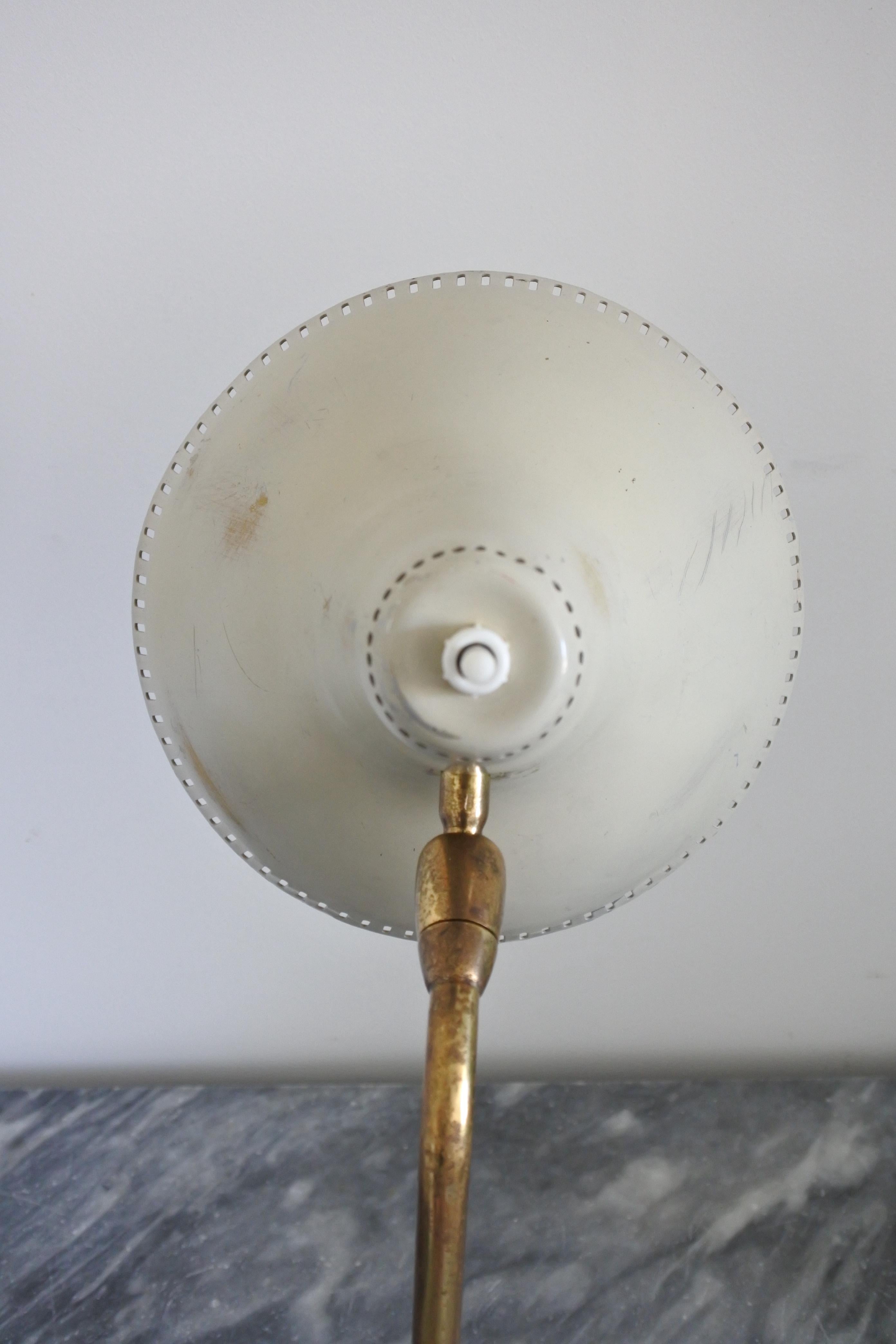 Table Lamp in Brass & Lacquered Aluminum in the Style of Stilnovo, Italy 1950s 5