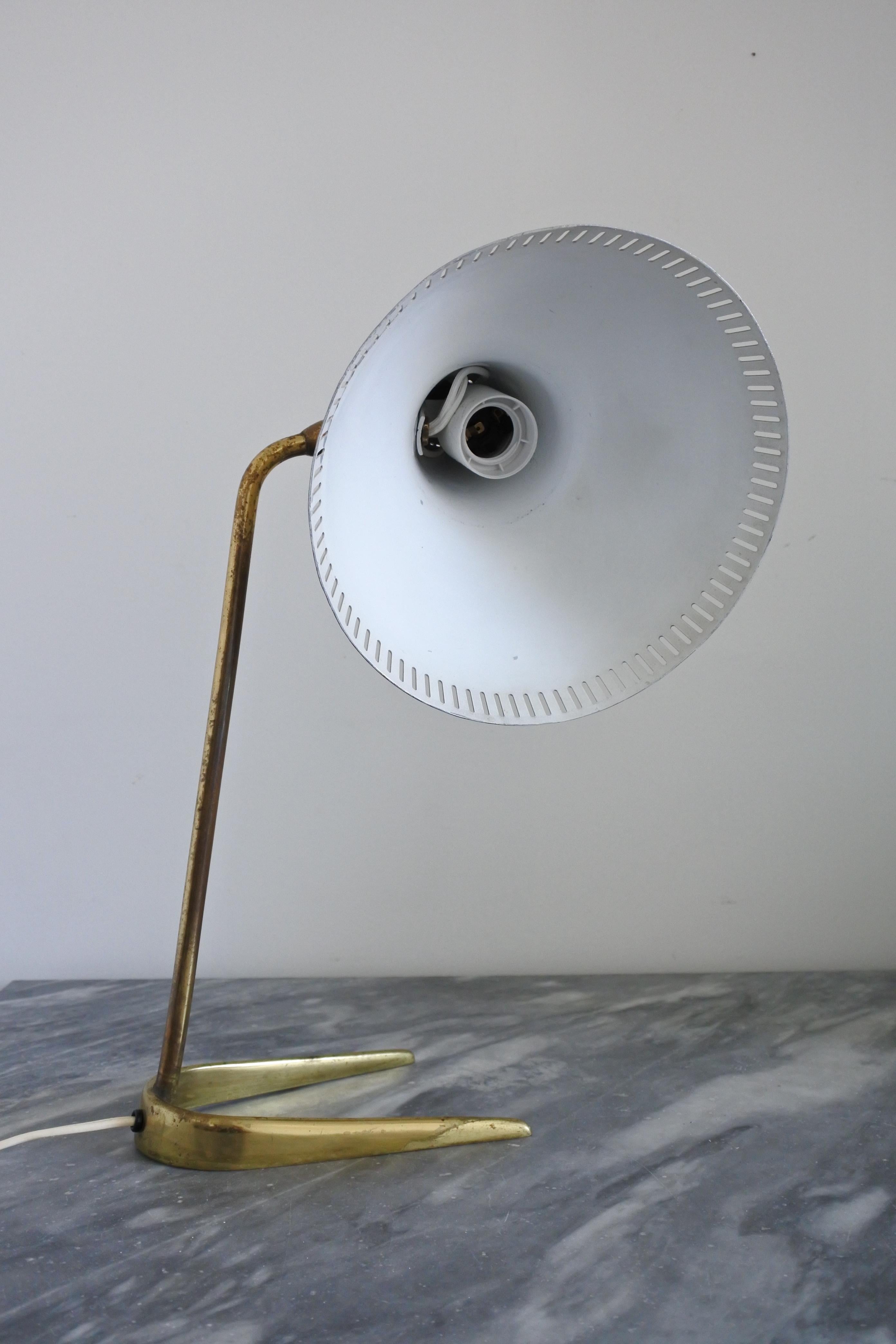 Table Lamp in Brass & Lacquered Aluminum in the Style of Stilnovo, Italy 1950s 6