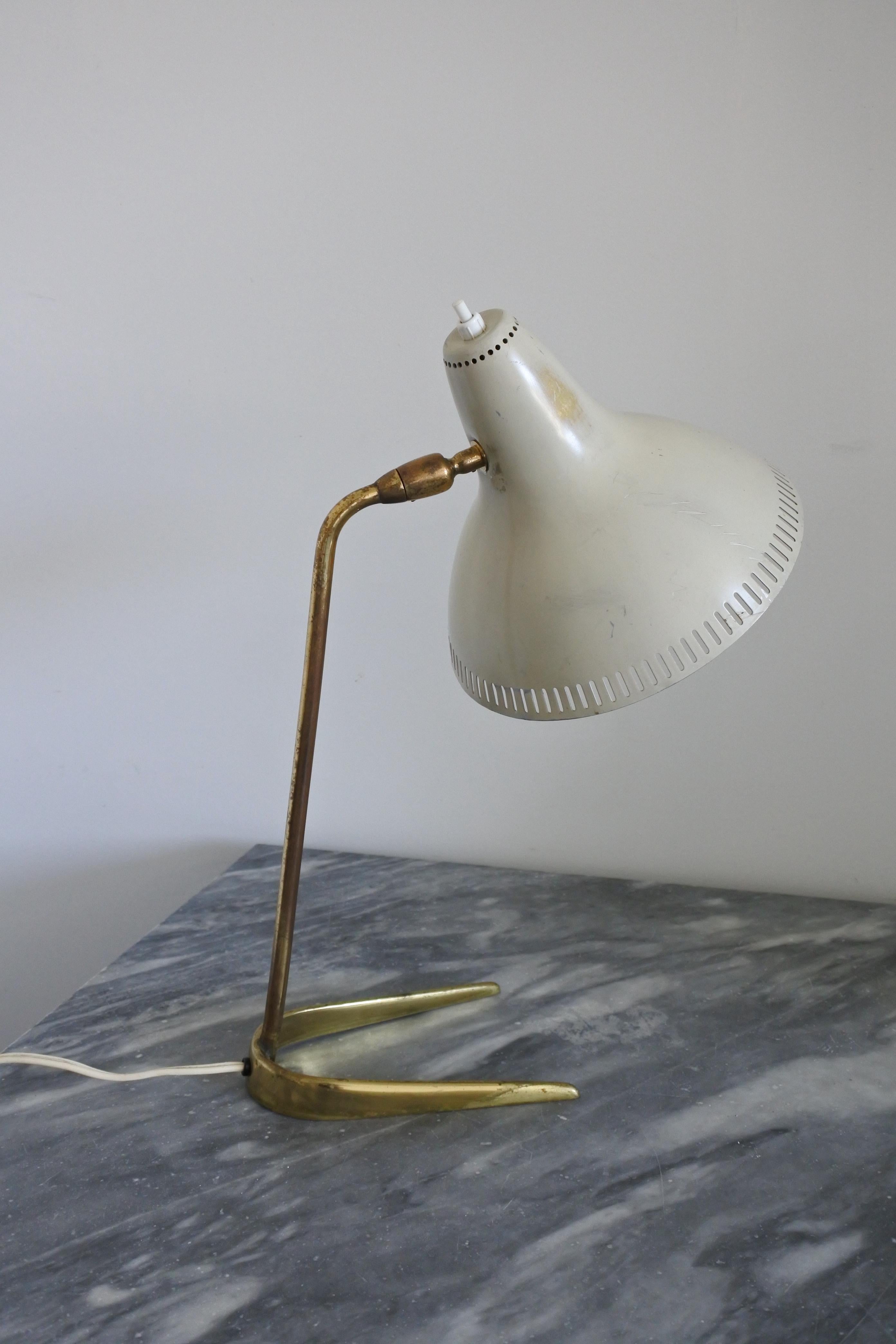 Mid-Century Modern Table Lamp in Brass & Lacquered Aluminum in the Style of Stilnovo, Italy 1950s