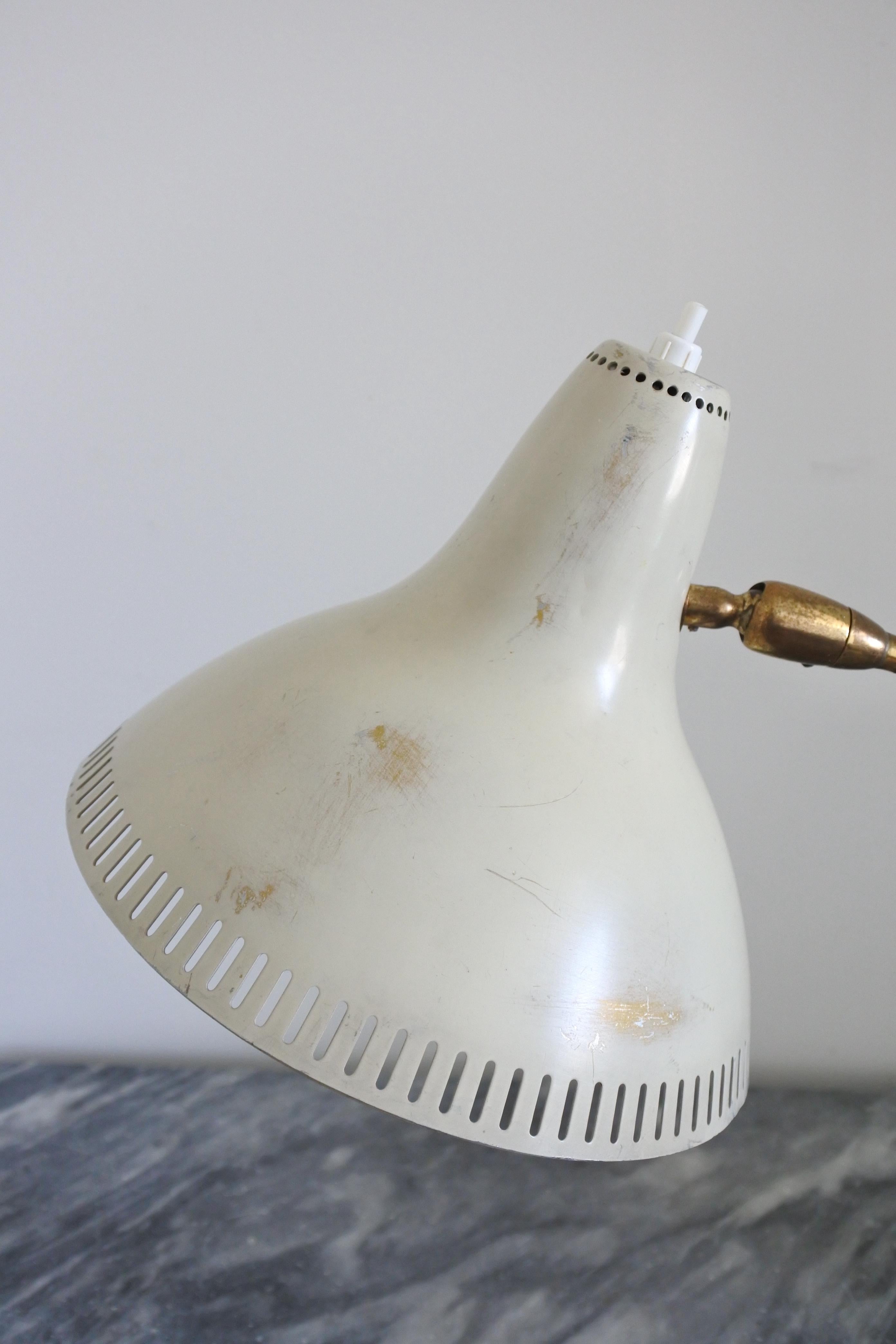 Table Lamp in Brass & Lacquered Aluminum in the Style of Stilnovo, Italy 1950s 2