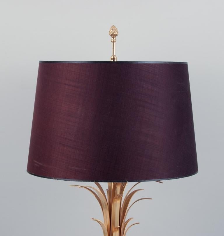 French Table lamp in brass with base in the shape of palm leaves and textile shade. For Sale