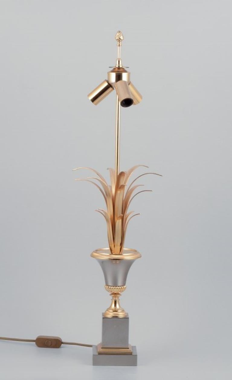 Late 20th Century Table lamp in brass with base in the shape of palm leaves and textile shade. For Sale
