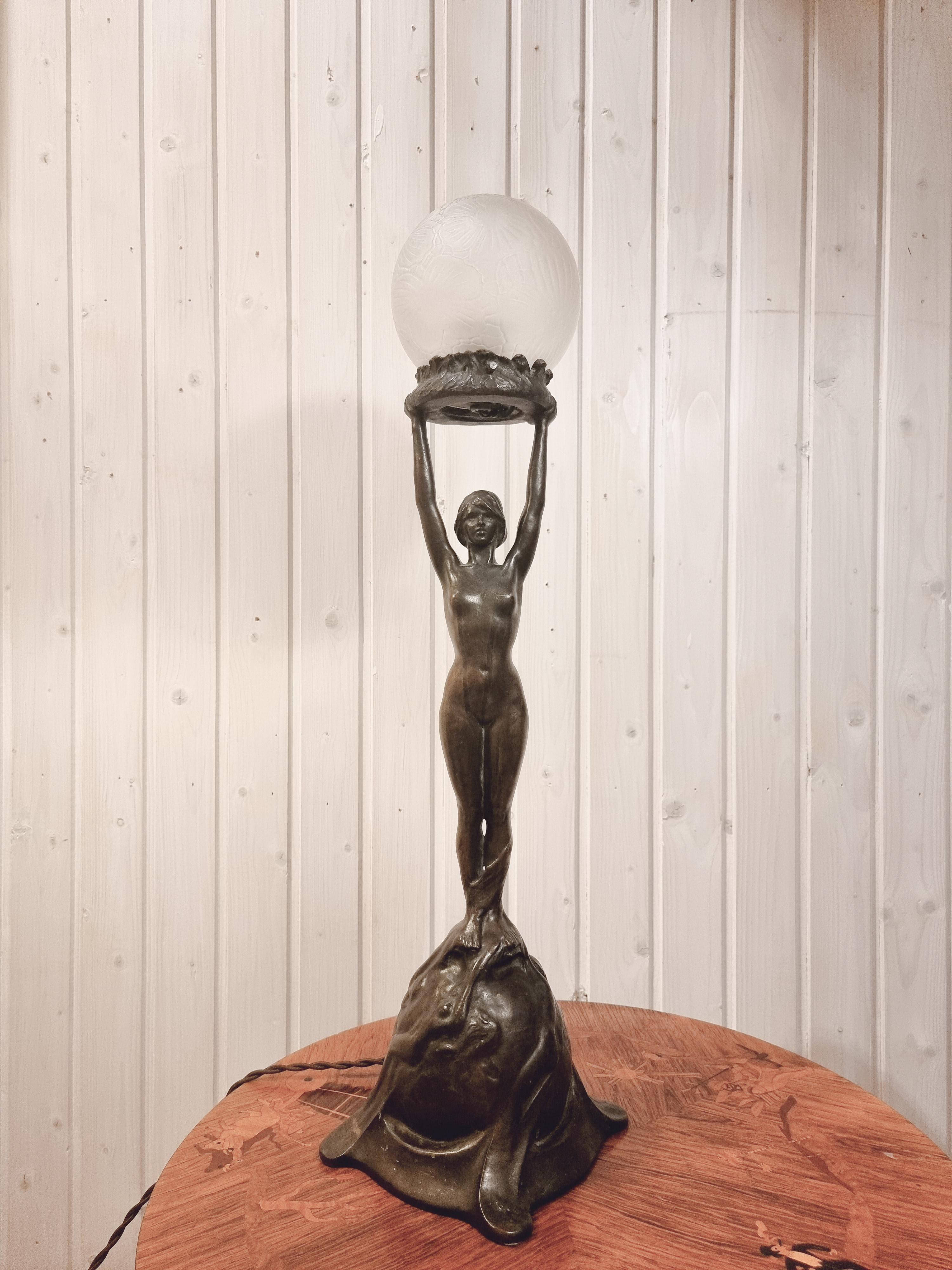 Rare sculptural table lamp, model Solen/The Sun, in the shape of a woman in solid bronze. Glass shade with beautiful flower patterns.

Signed Gerda Sprinchorn. Manufactured by Herman Bergmans Gjuteri / foundry, Stockholm early 1900s.

A version of