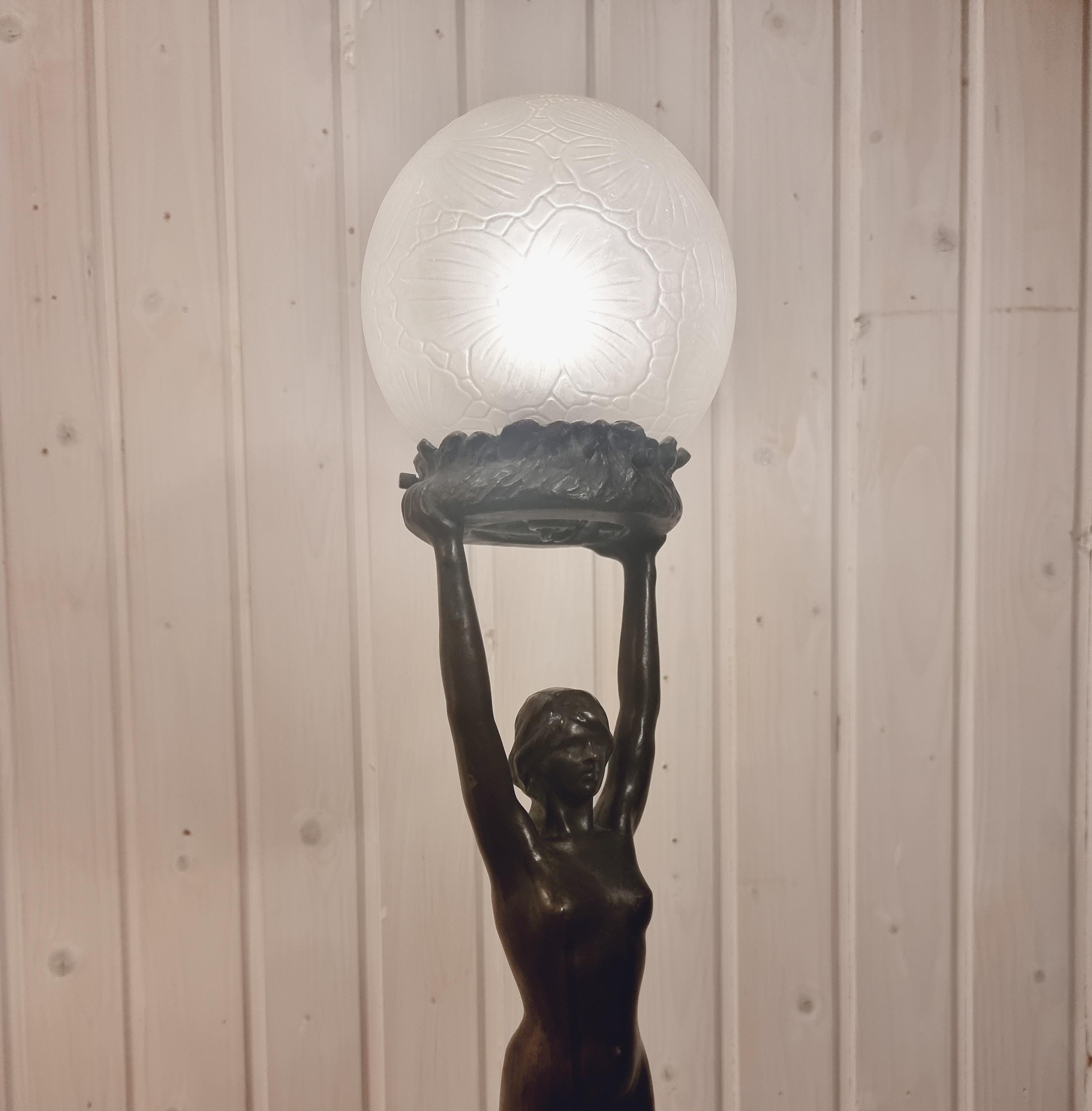 20ième siècle Lampe de bureau en bronze, Gerda Sprinchorn pour Herman Bergman Stockholm, Art Nouveau en vente