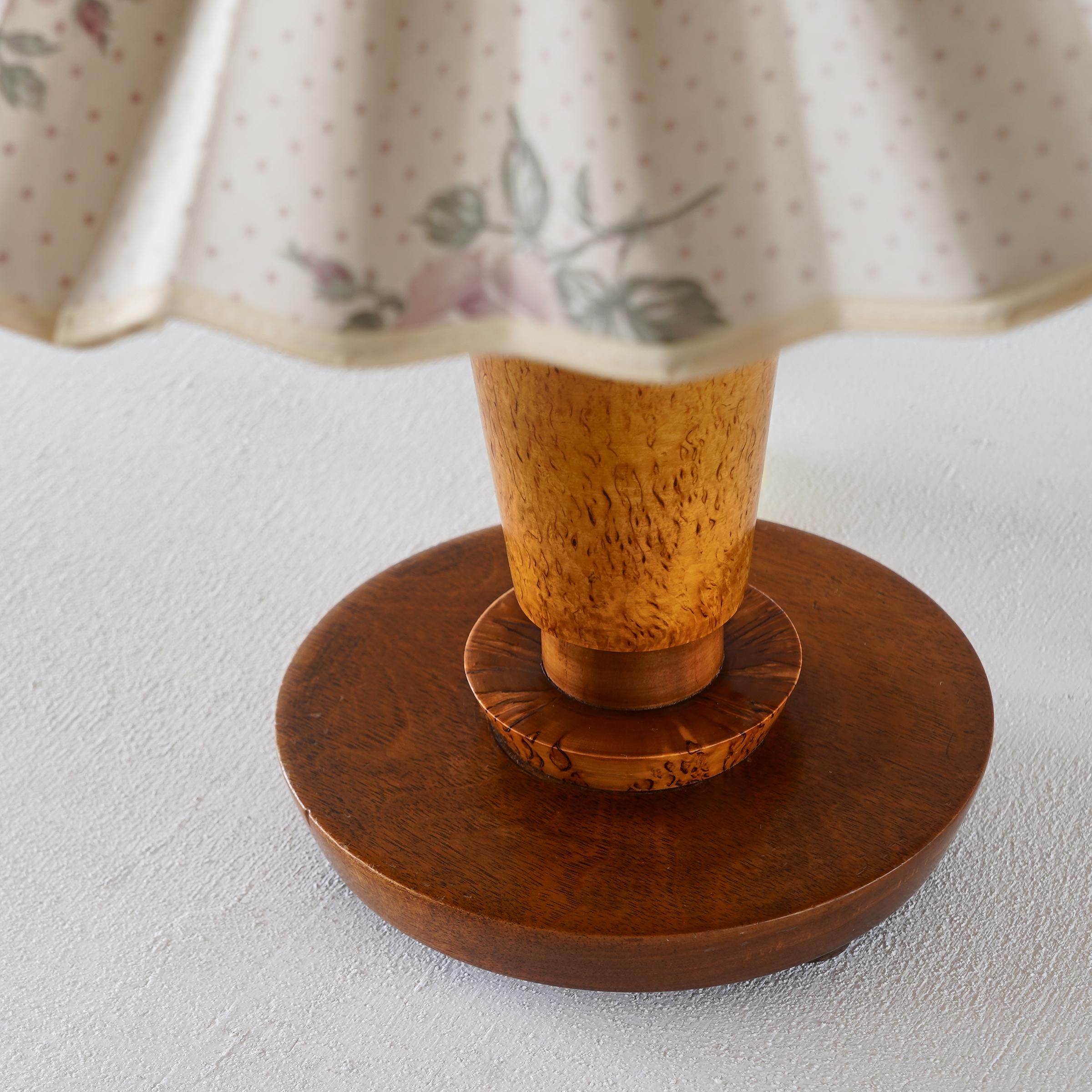 Unknown Table Lamp in Burl Wood
