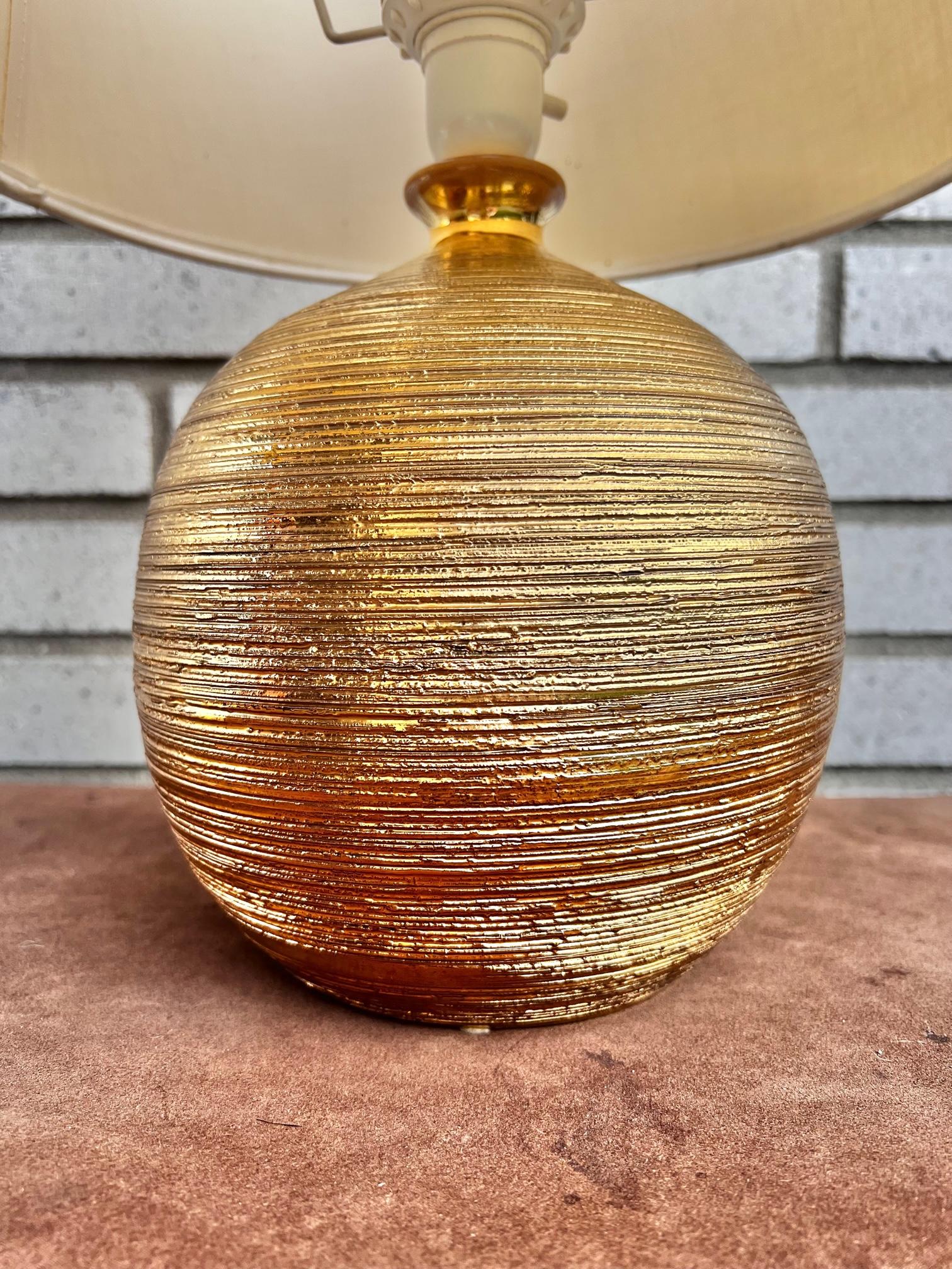 Mid-Century Modern Lampe de bureau en céramique à glaçure dorée Bitossi pour Bergboms en vente