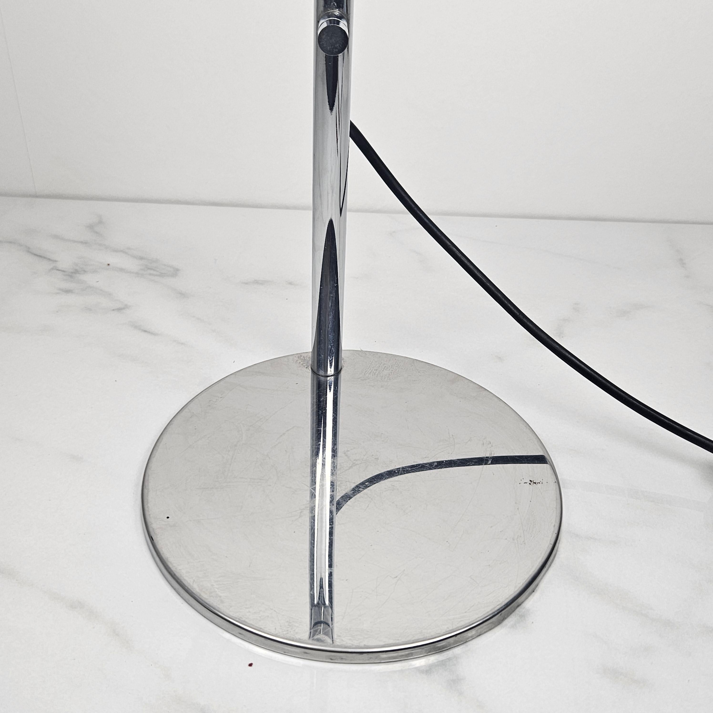 Table Lamp in Chrome And White Acrylic Diffuser, Italy 1970's For Sale 4