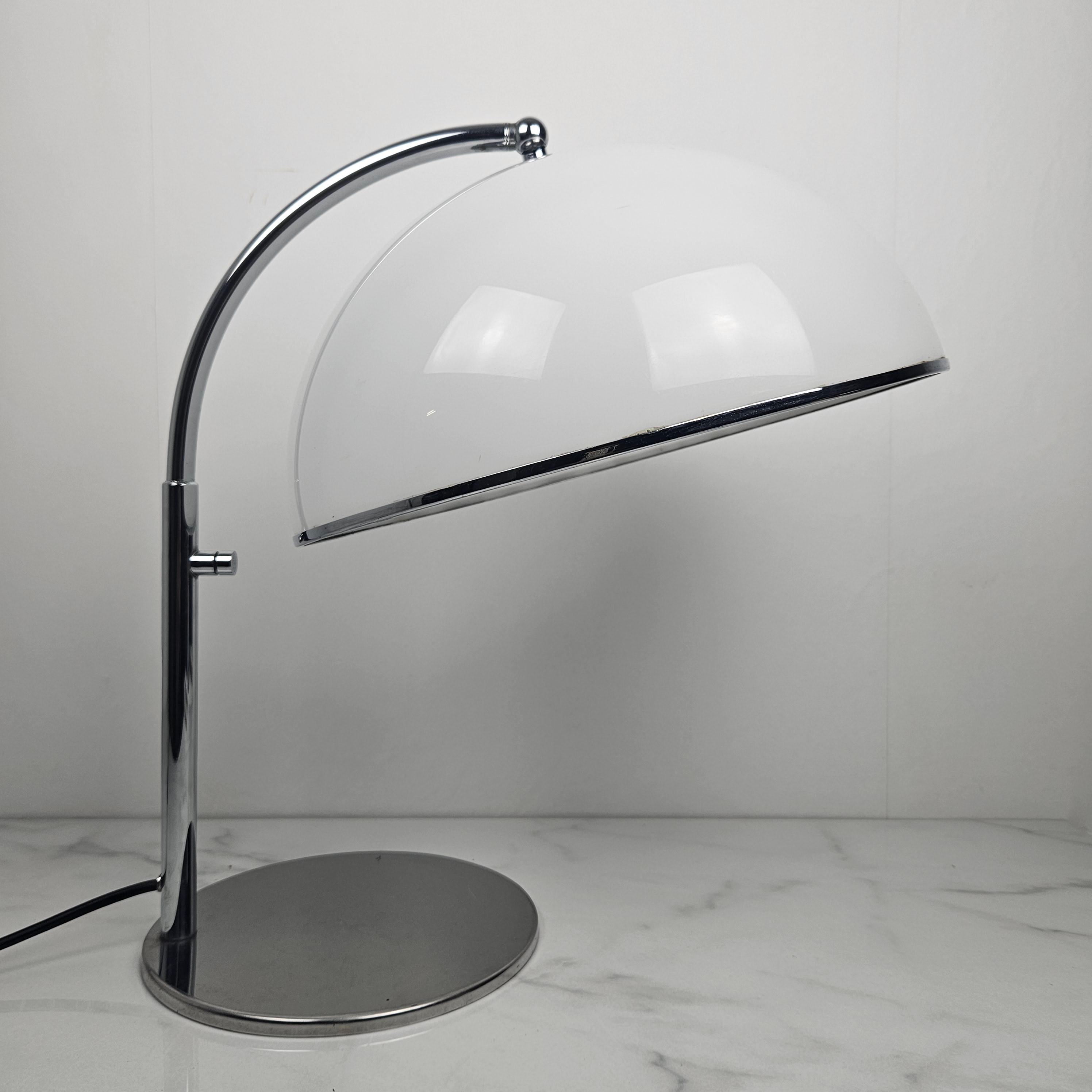 Table Lamp in Chrome And White Acrylic Diffuser, Italy 1970's In Good Condition For Sale In Oud Beijerland, NL