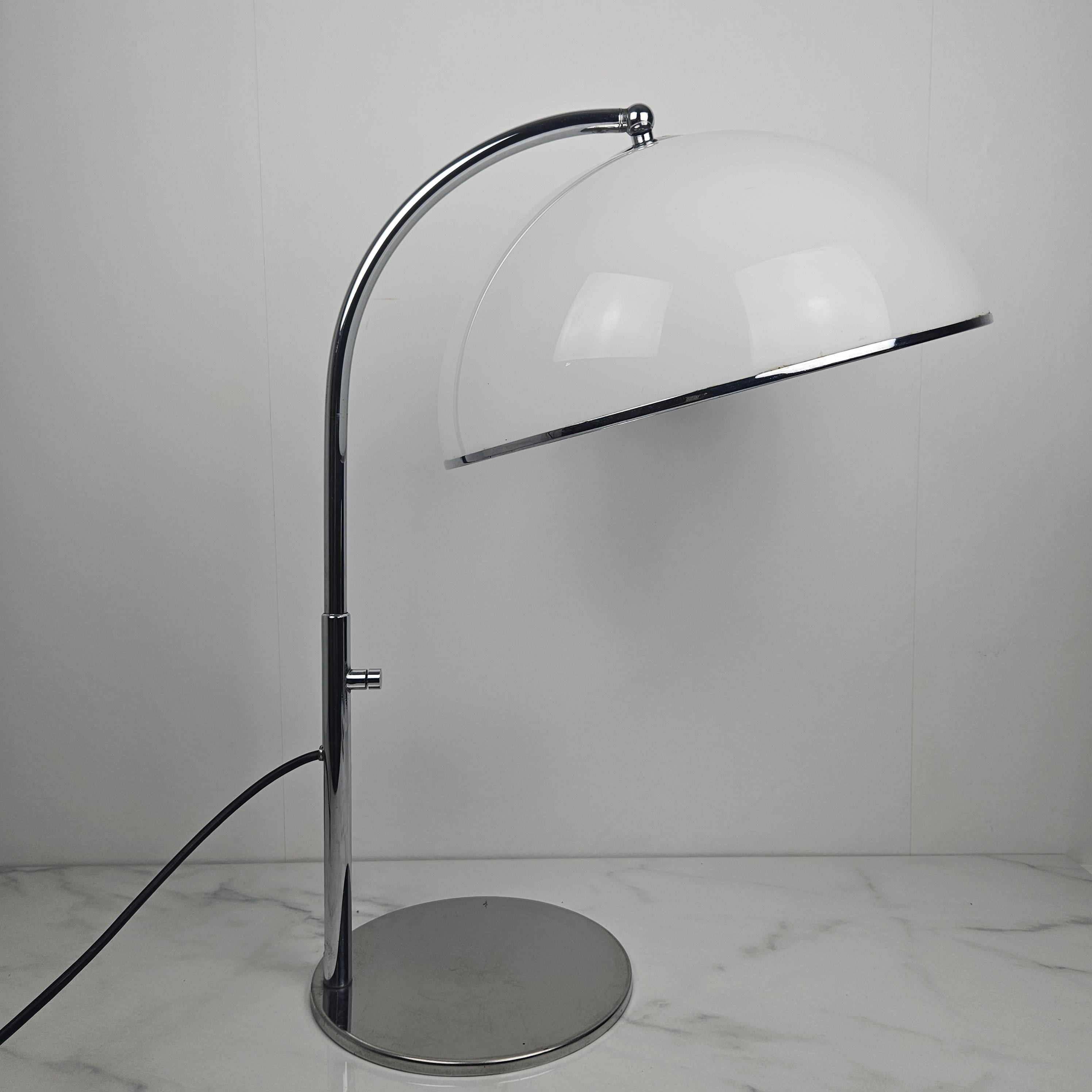 Late 20th Century Table Lamp in Chrome And White Acrylic Diffuser, Italy 1970's For Sale