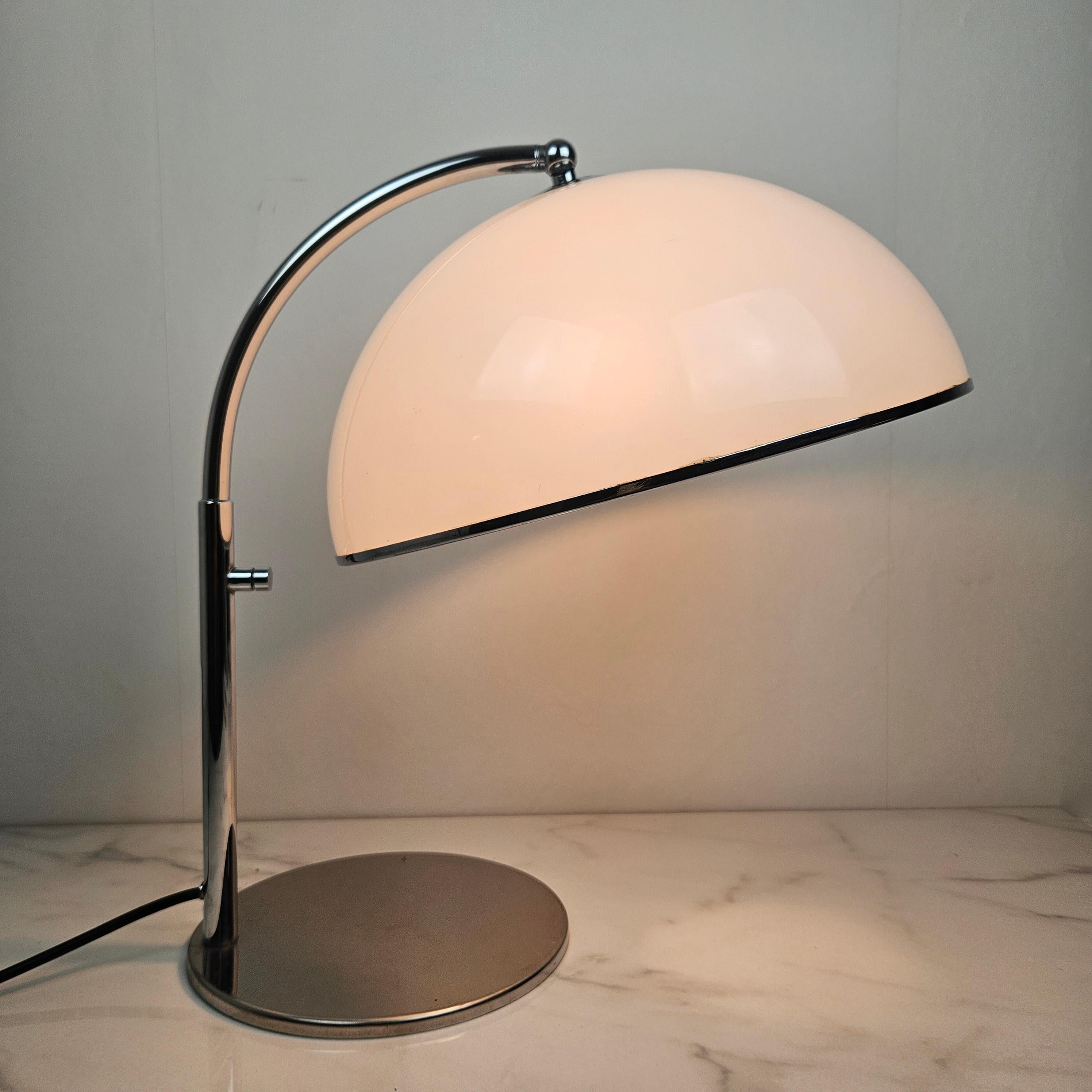 Table Lamp in Chrome And White Acrylic Diffuser, Italy 1970's For Sale 1